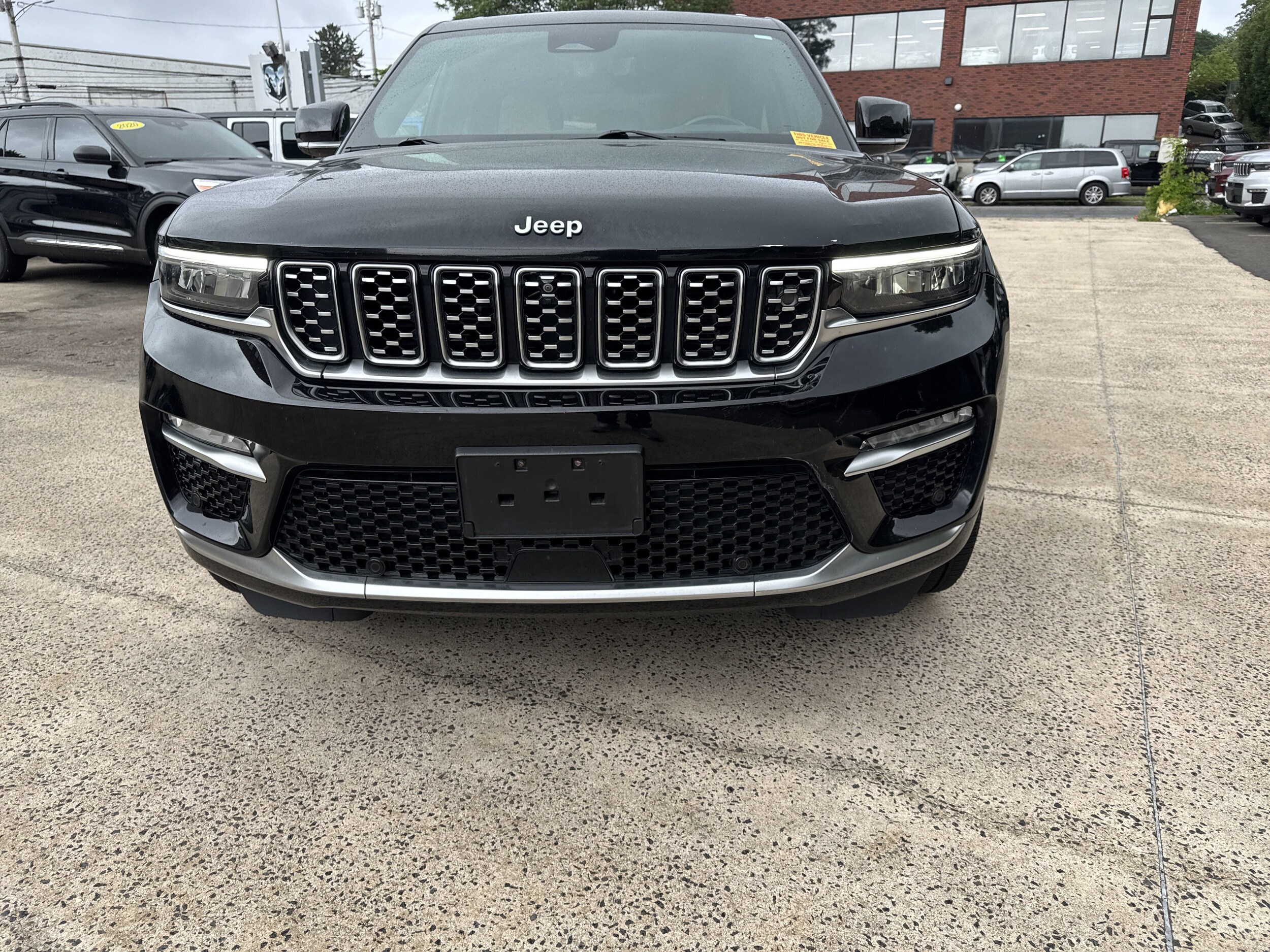 2022 Jeep Grand Cherokee Summit Reserve photo 2