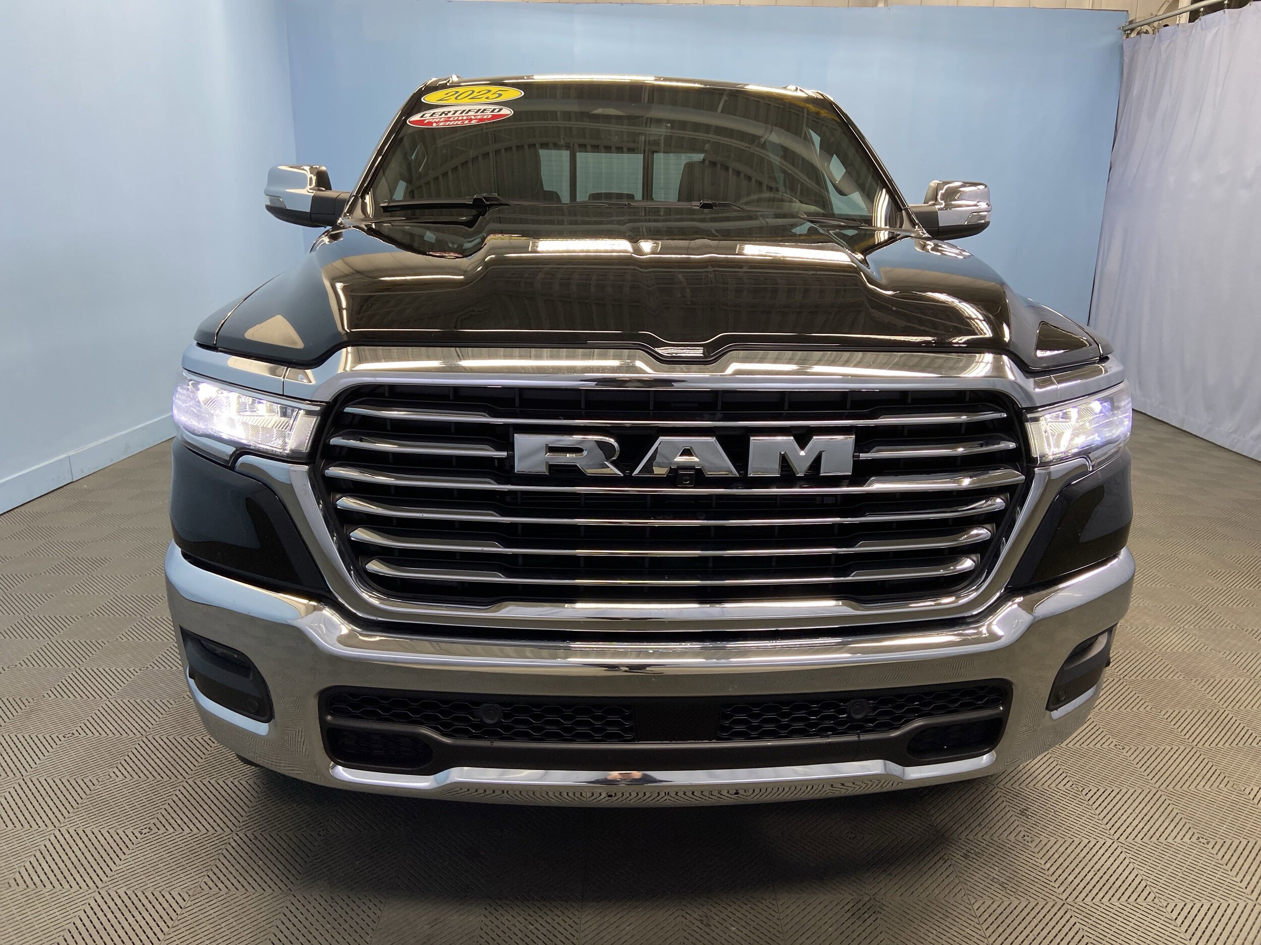 2025 Ram 1500 Laramie photo 2