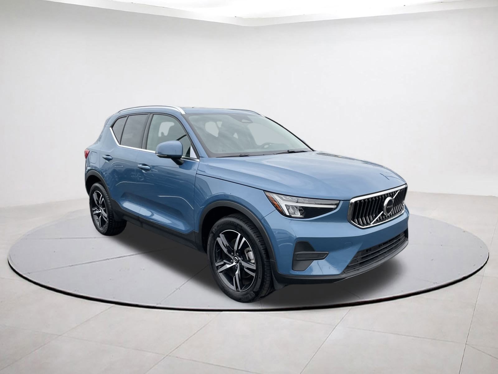 2025 Volvo XC40 B5 AWD Core Bright Theme 