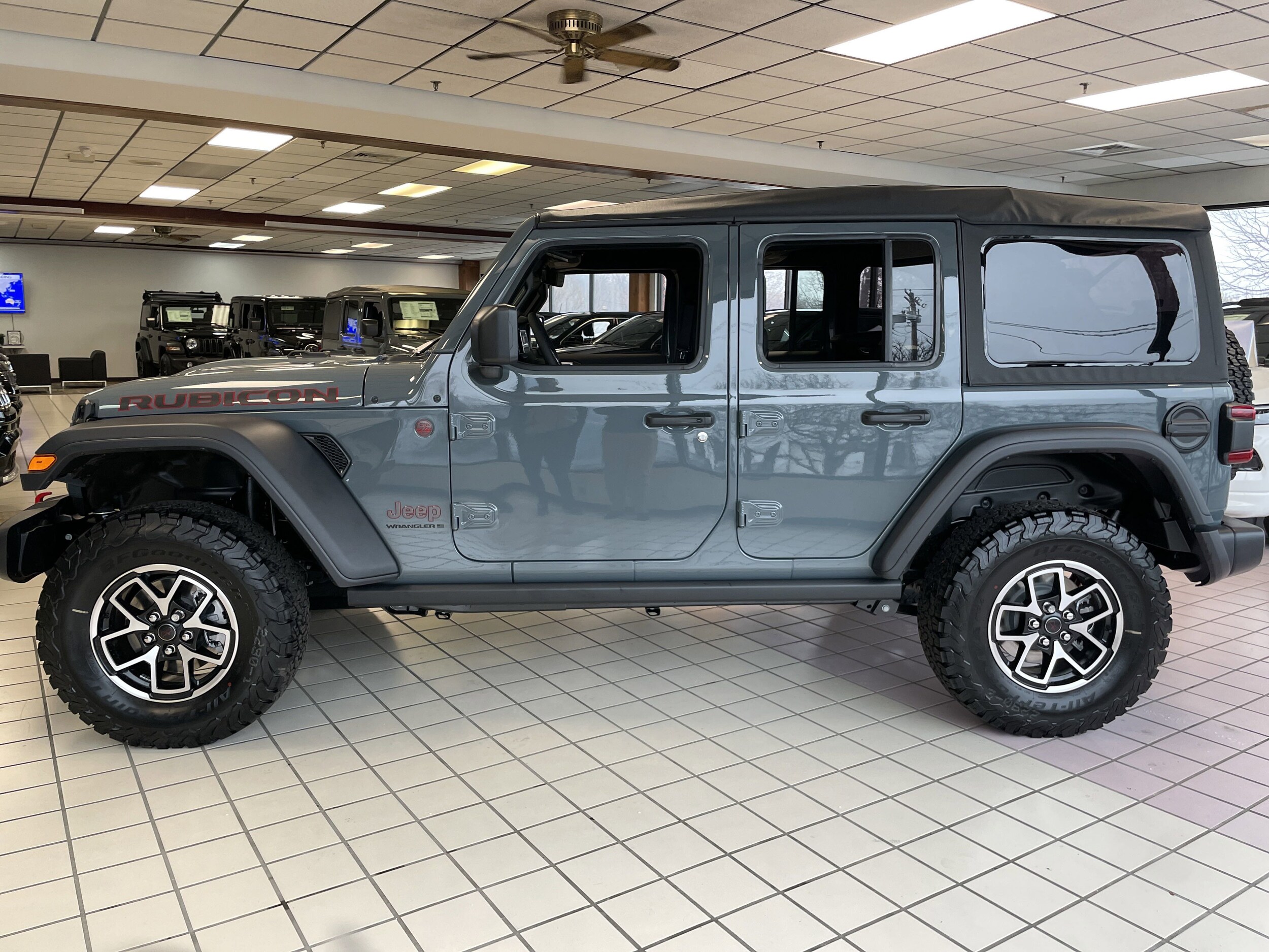 2025 Jeep Wrangler Rubicon photo 4