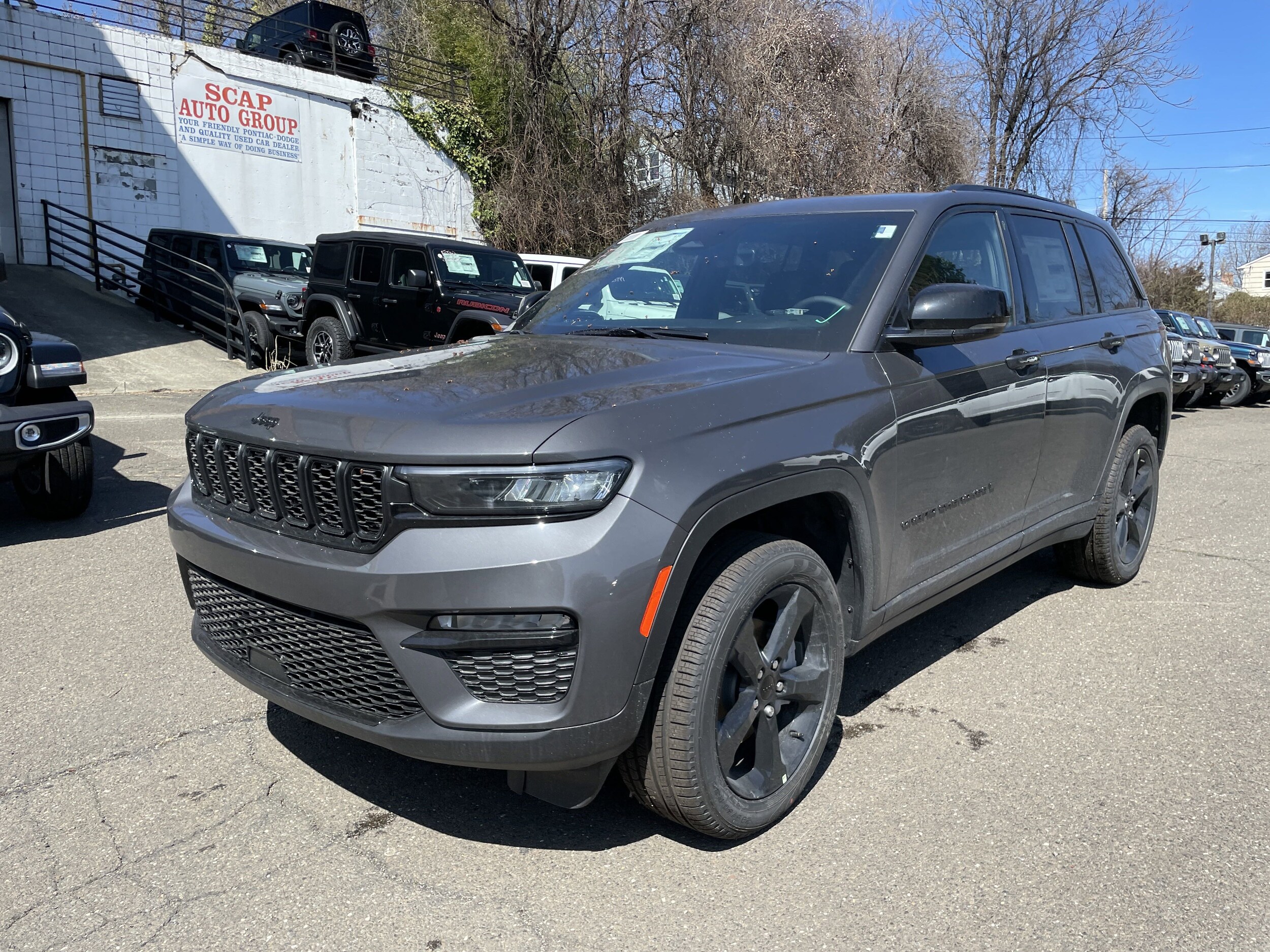 2025 Jeep Grand Cherokee Limited photo 3