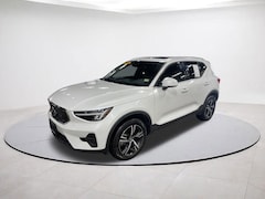 2025 Volvo XC40 B5 Core SUV
