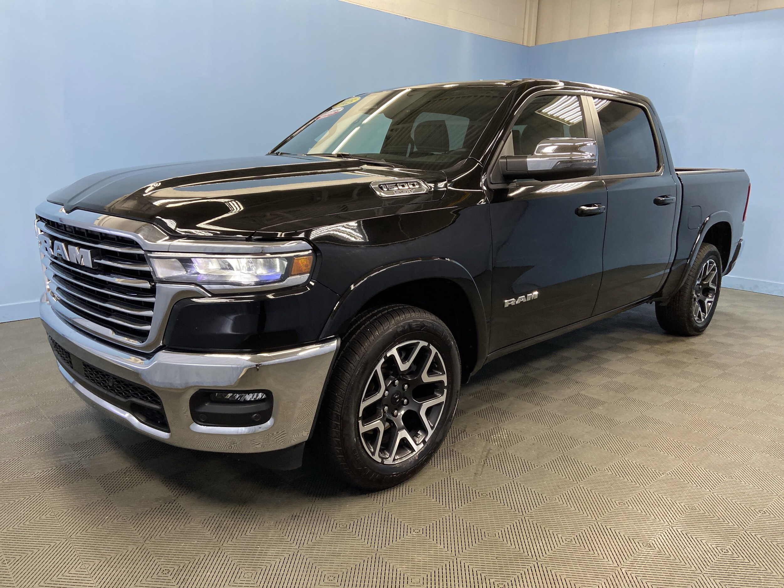 2025 Ram 1500 Laramie photo 3