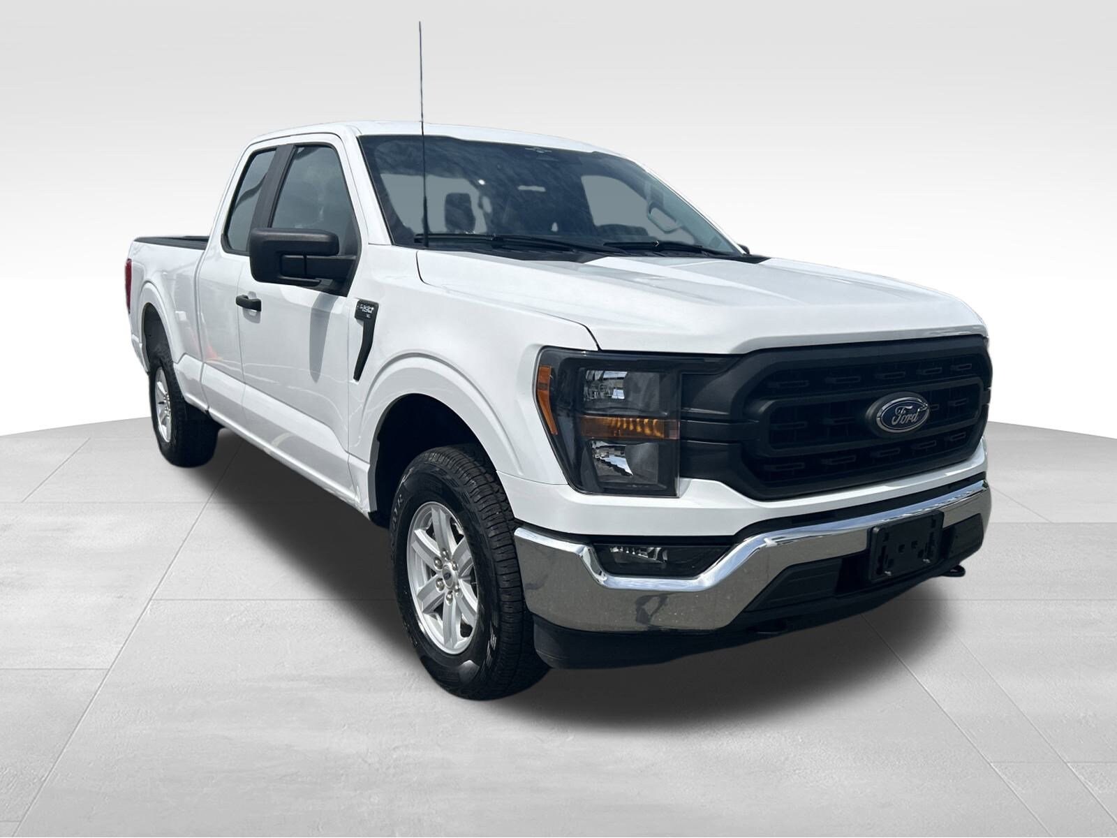 2023 Ford F-150 XL photo 2