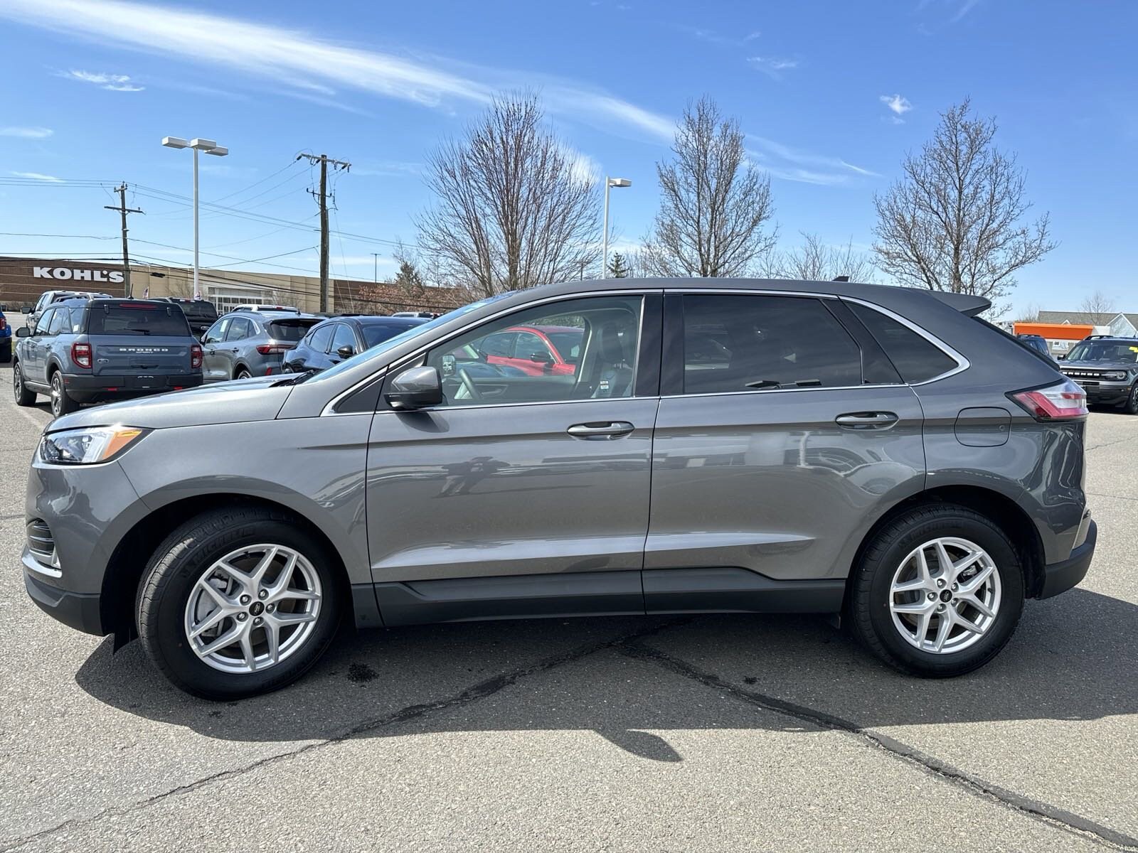 2024 Ford Edge SEL photo 4