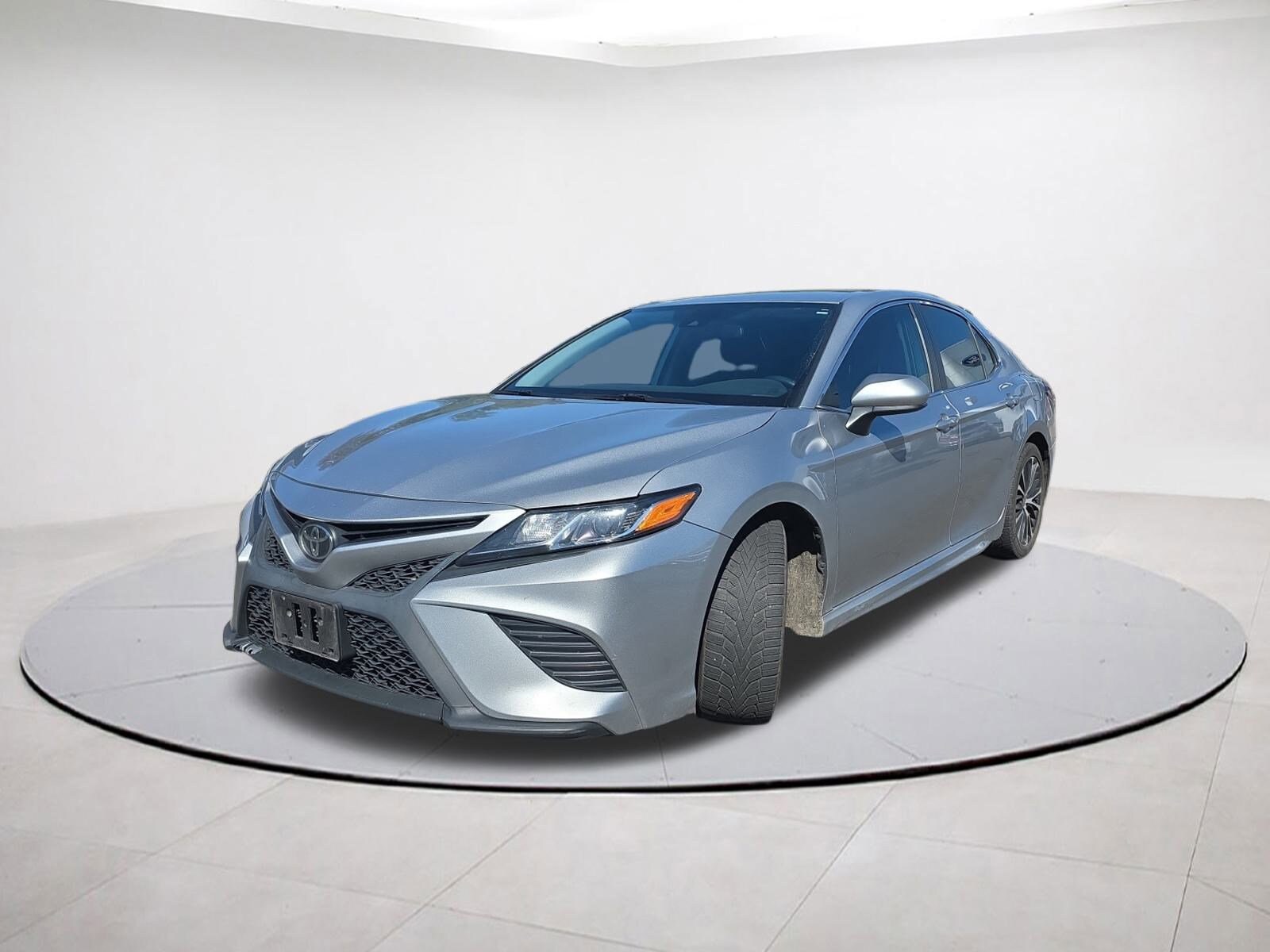2020 Toyota Camry SE photo 3