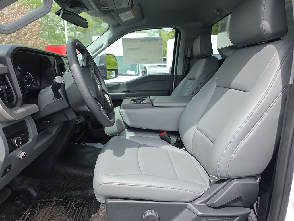 2025 Ford F-550 Super Duty Chassis Cab XL - Photo 22