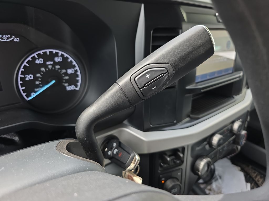 2025 Ford F-550 Super Duty Chassis Cab XL - Photo 35