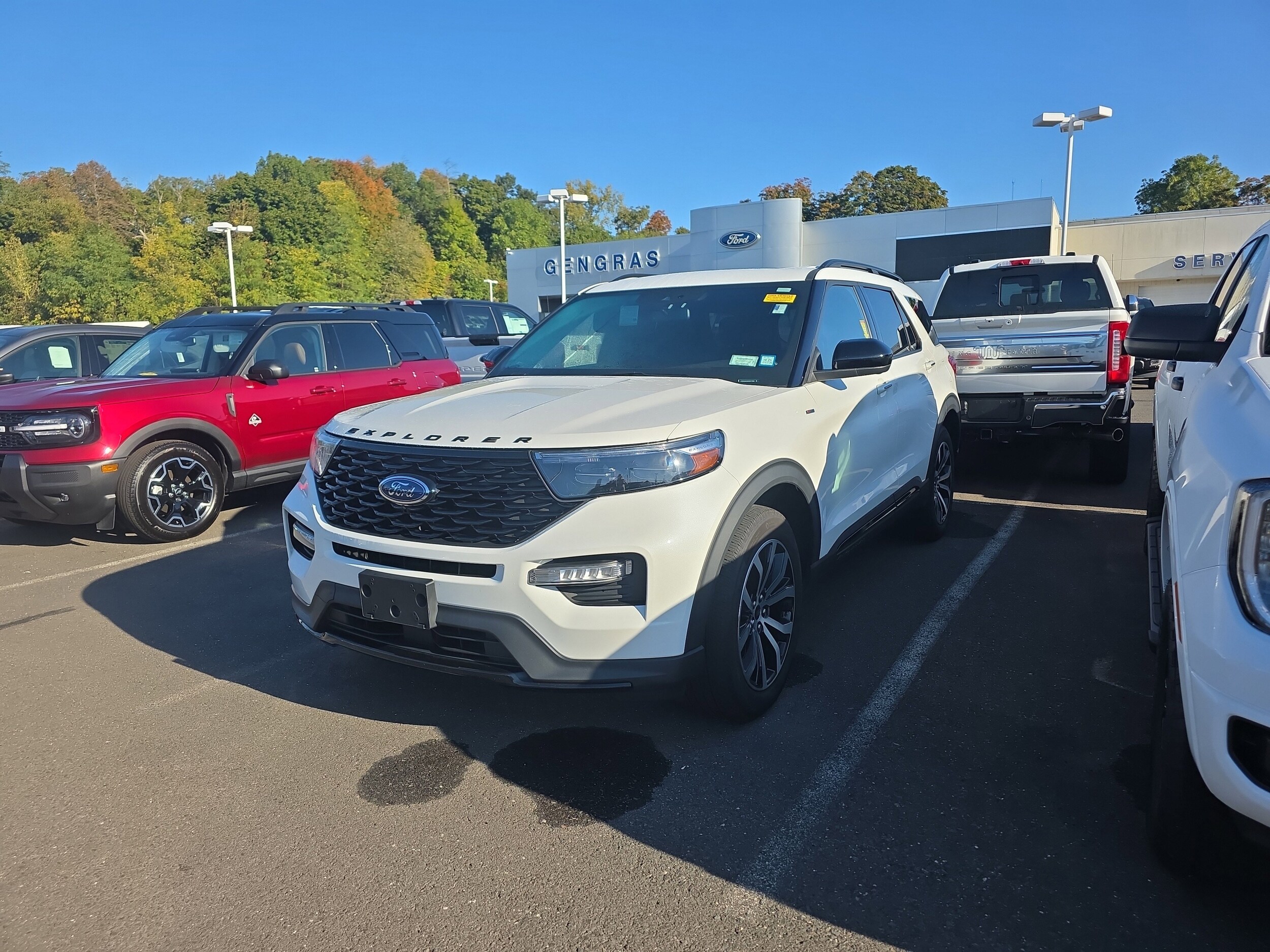 2022 Ford Explorer ST-Line photo 2