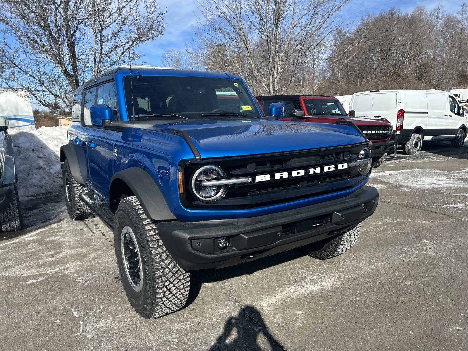 2024 Ford Bronco Outer Banks photo 2