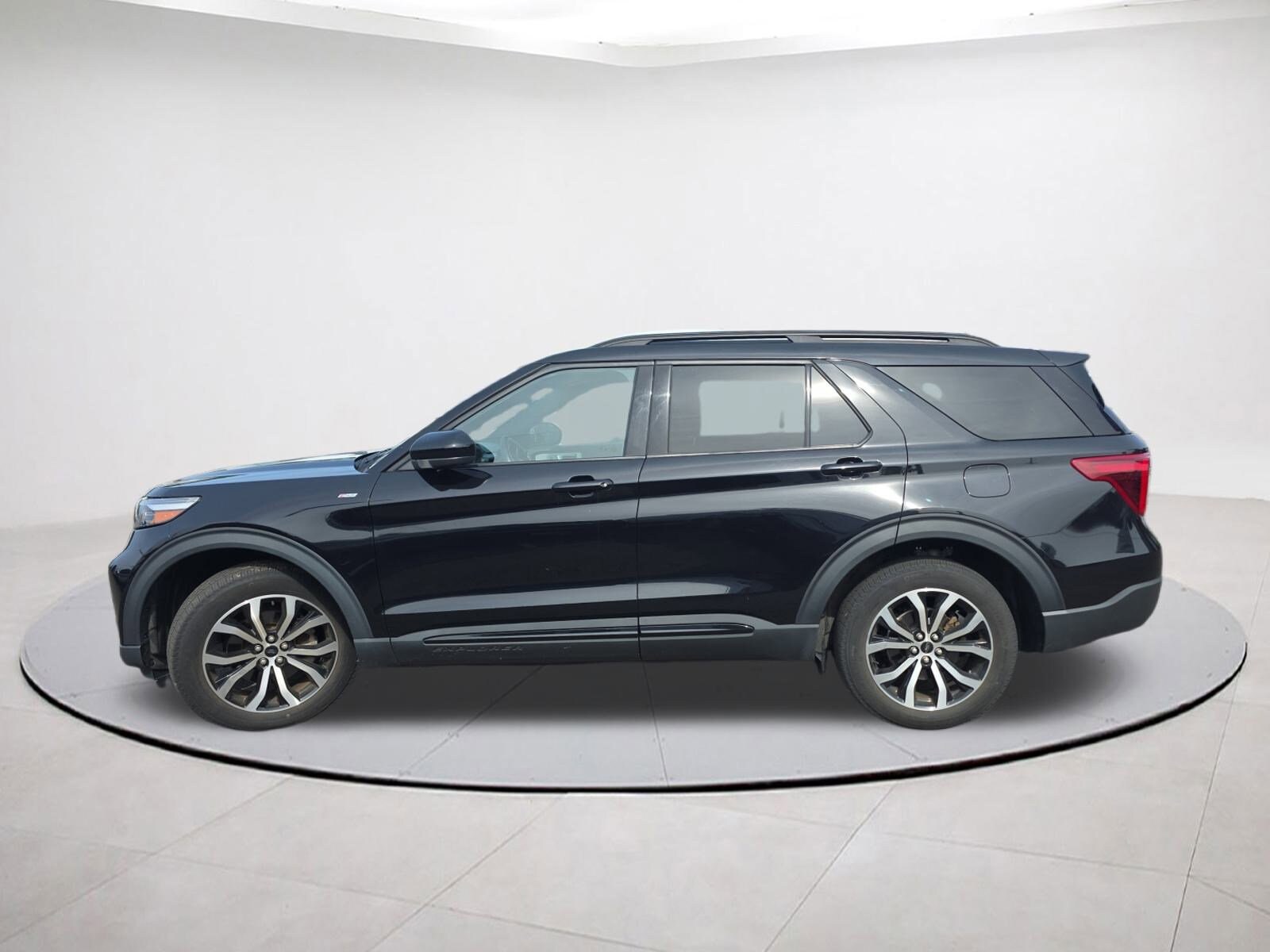 2022 Ford Explorer ST-Line photo 4
