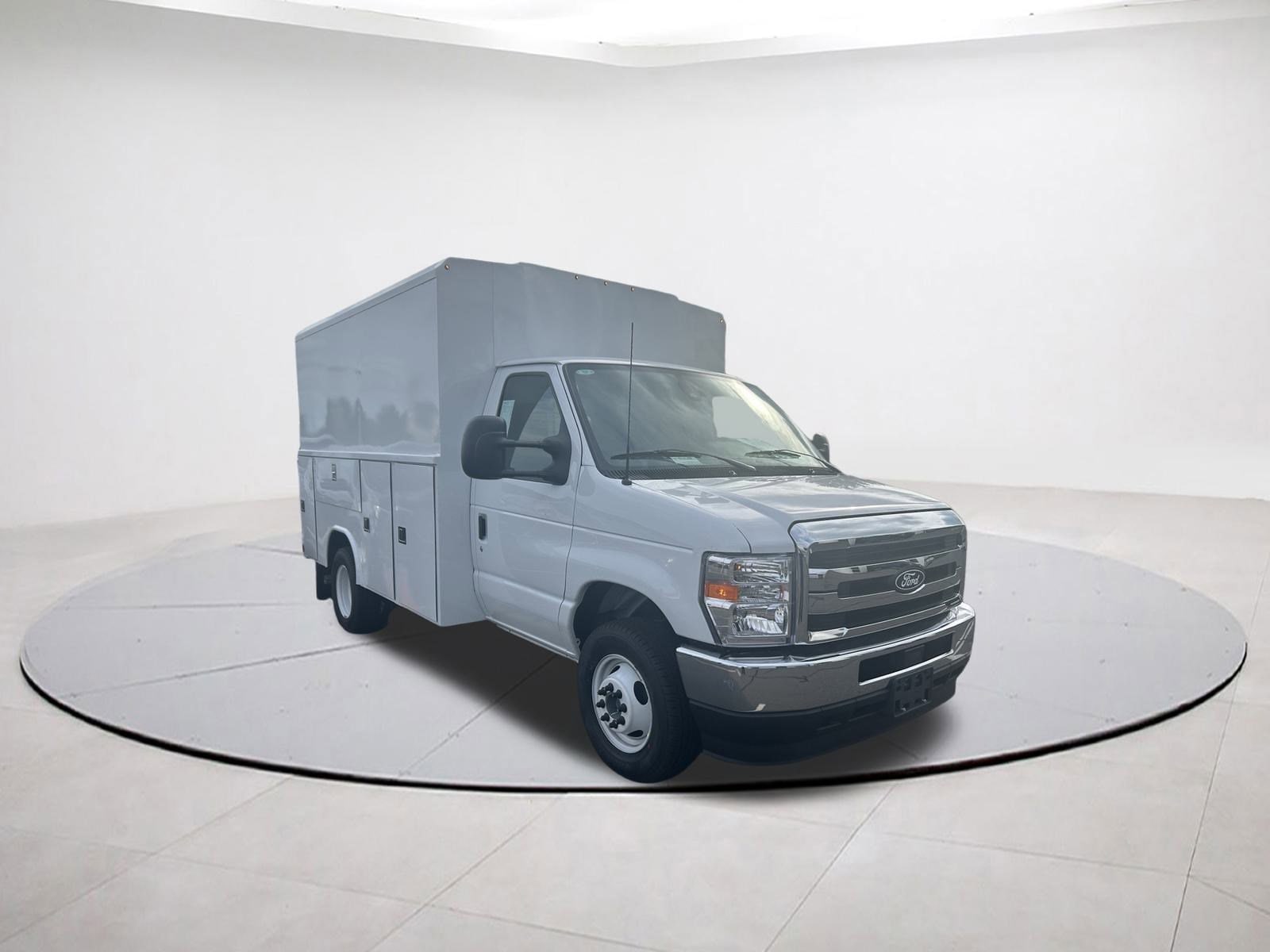 2026 Ford E-Series Cutaway Base's photo