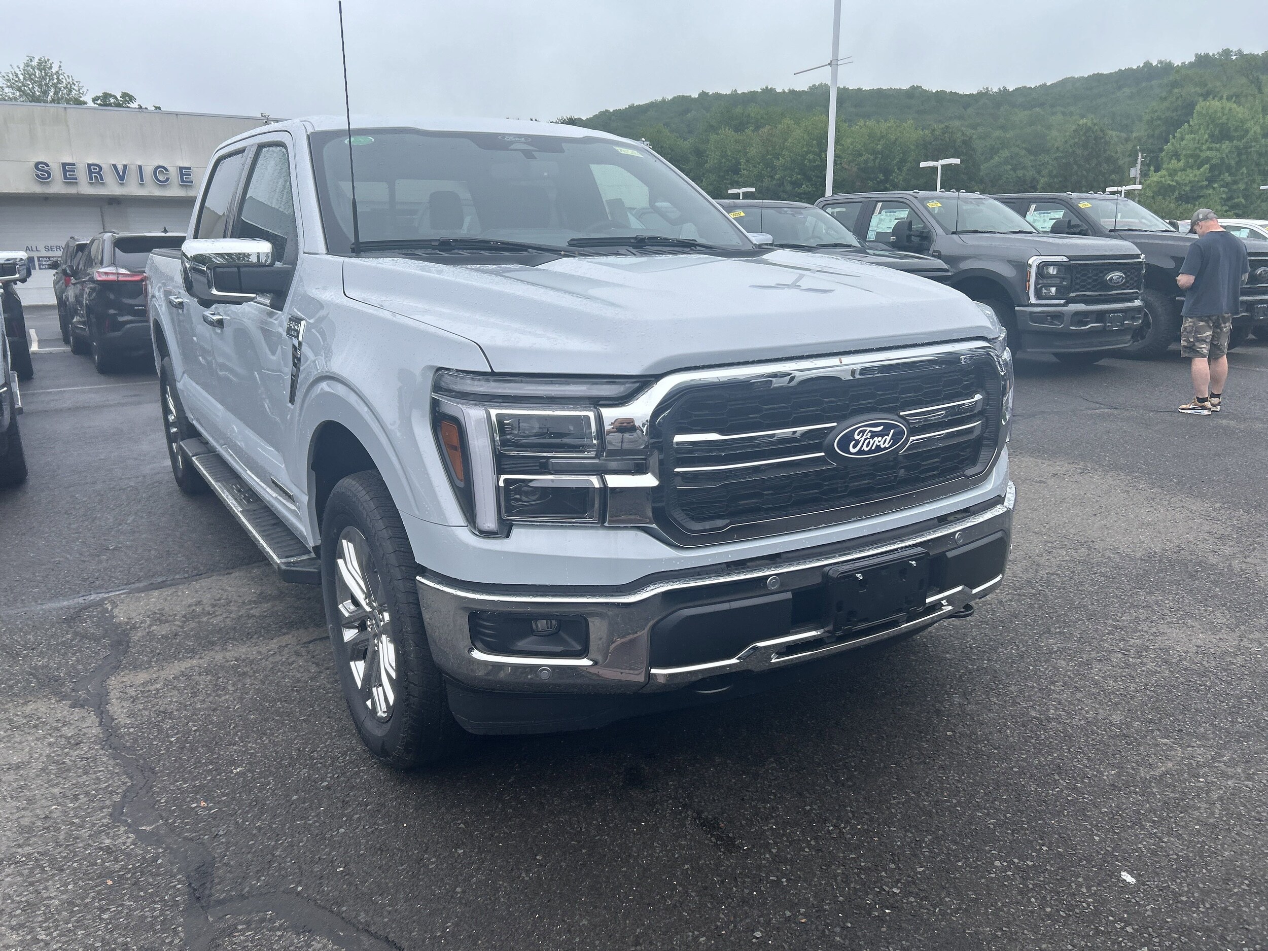 2025 Ford F-150 Lariat photo 2
