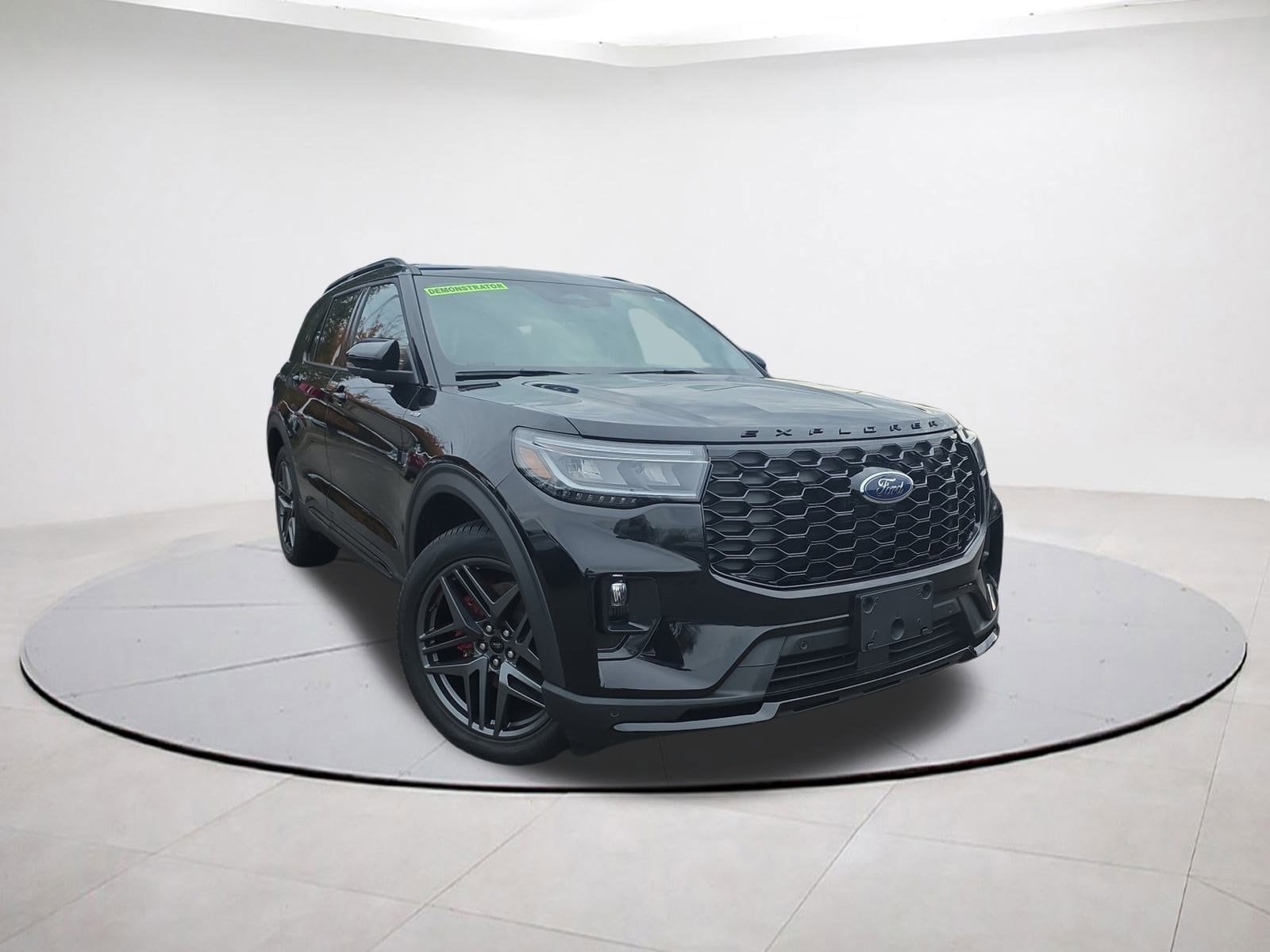 2025 Ford Explorer ST-LINE's photo