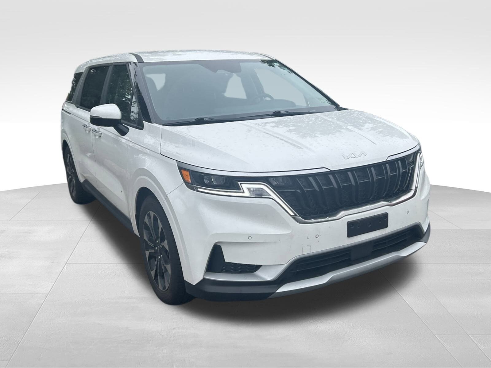 2023 Kia Carnival EX photo 2