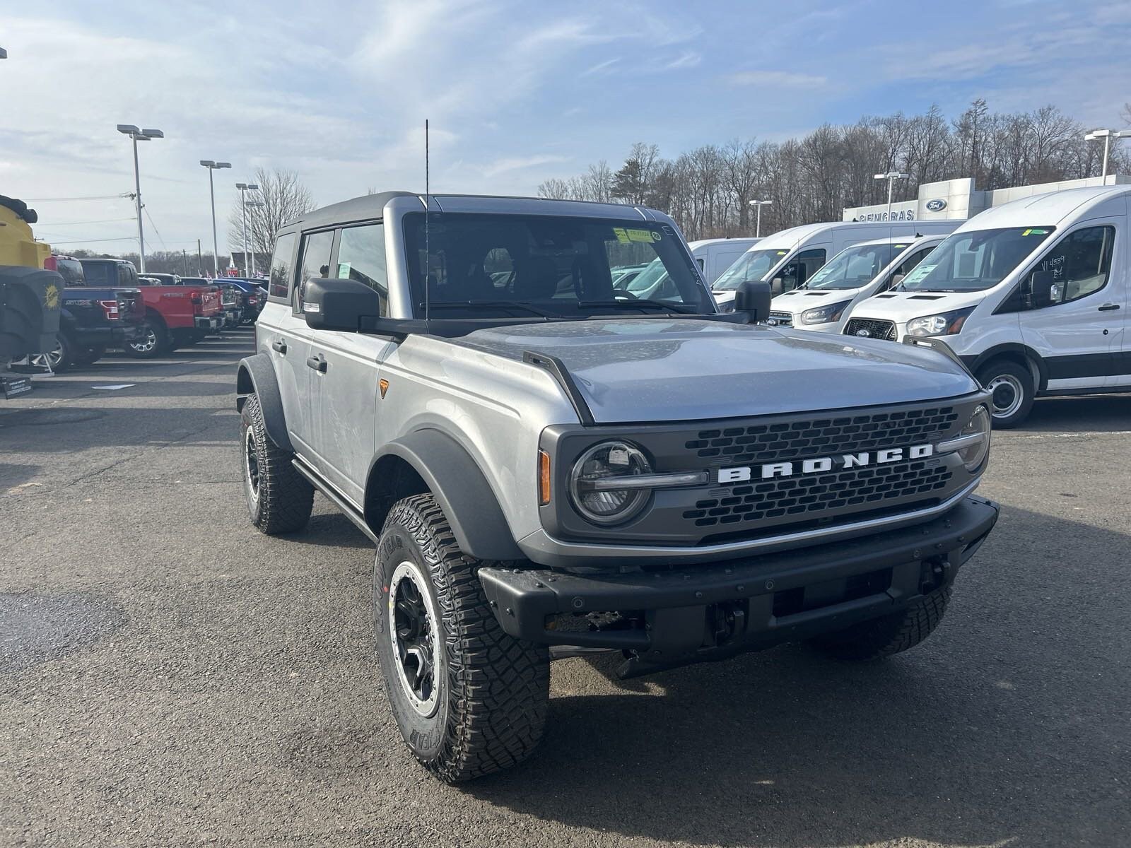 2024 Ford Bronco Badlands photo 2
