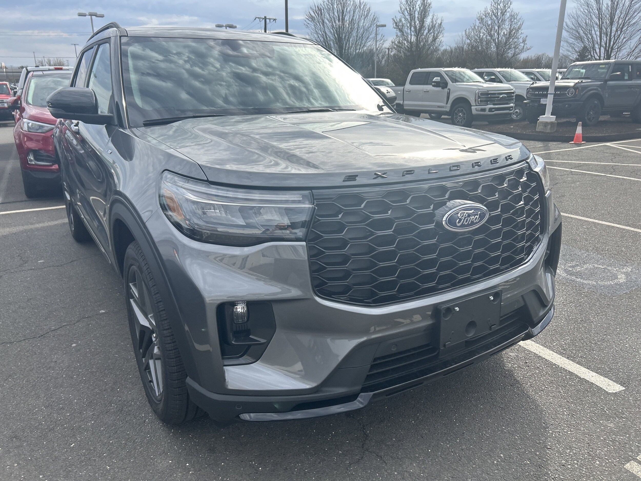 2025 Ford Explorer ST-Line photo 3