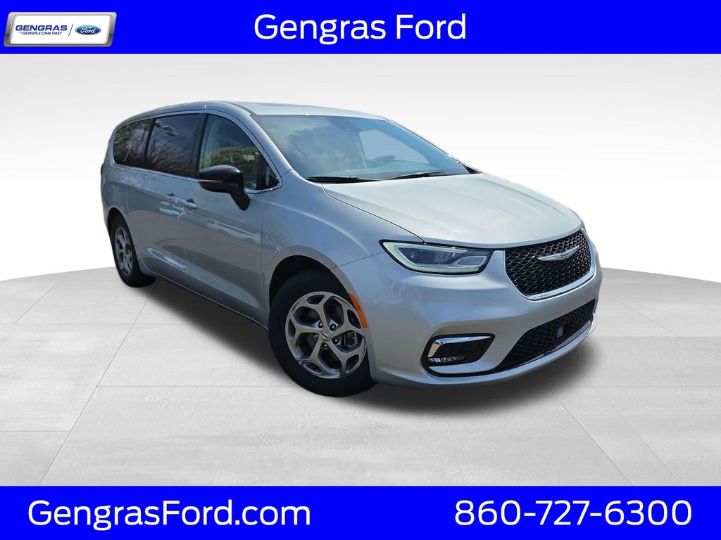 2024 Chrysler Pacifica Limited's photo