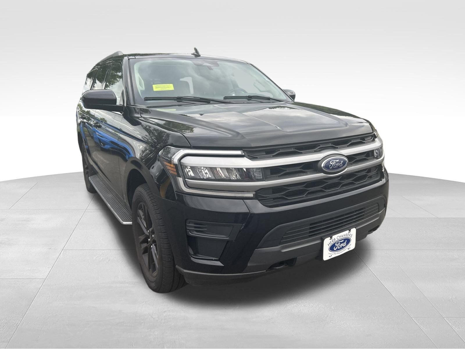 2022 Ford Expedition XLT photo 2