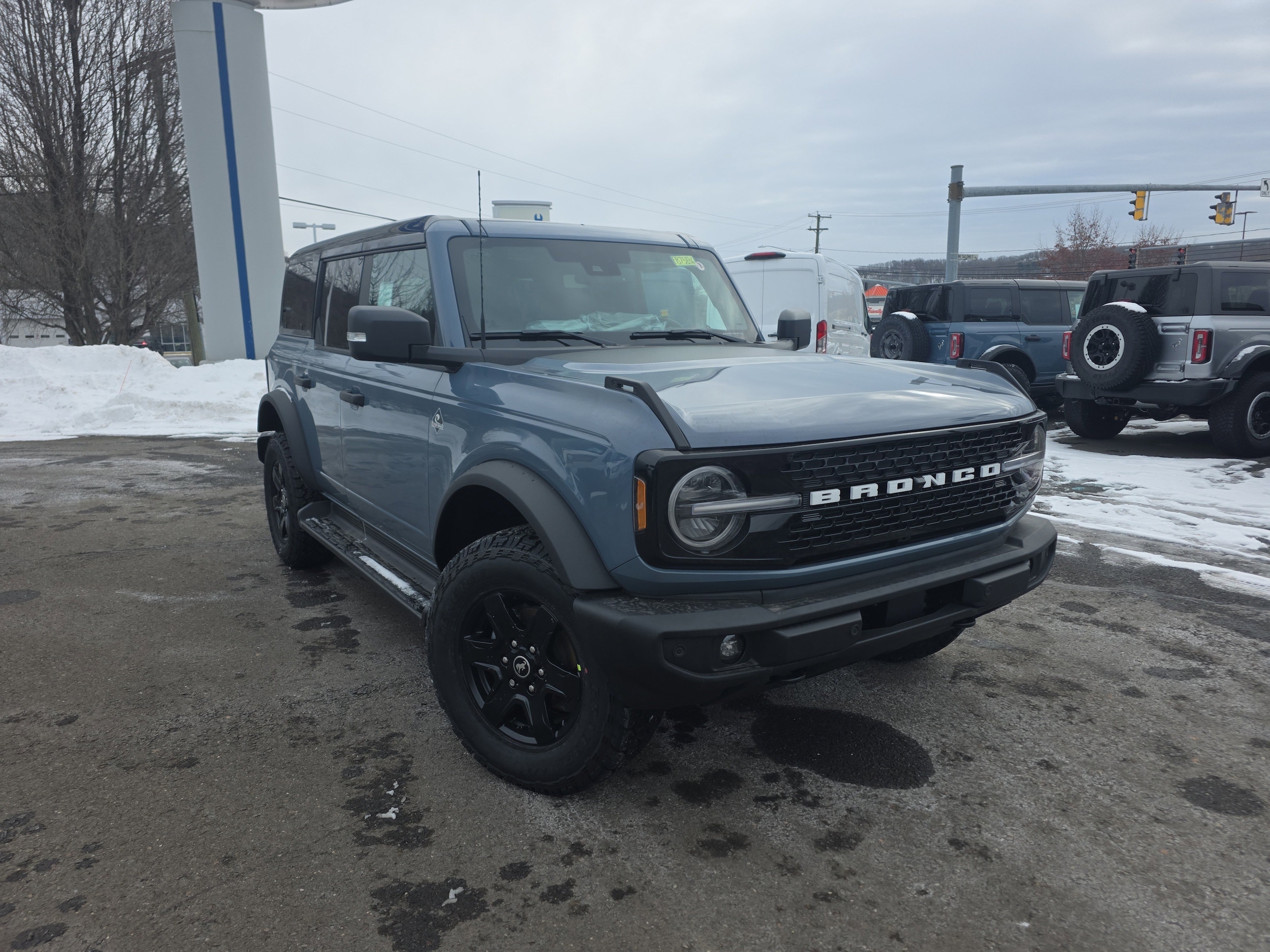 2025 Ford Bronco 4-Door Outer Banks's photo
