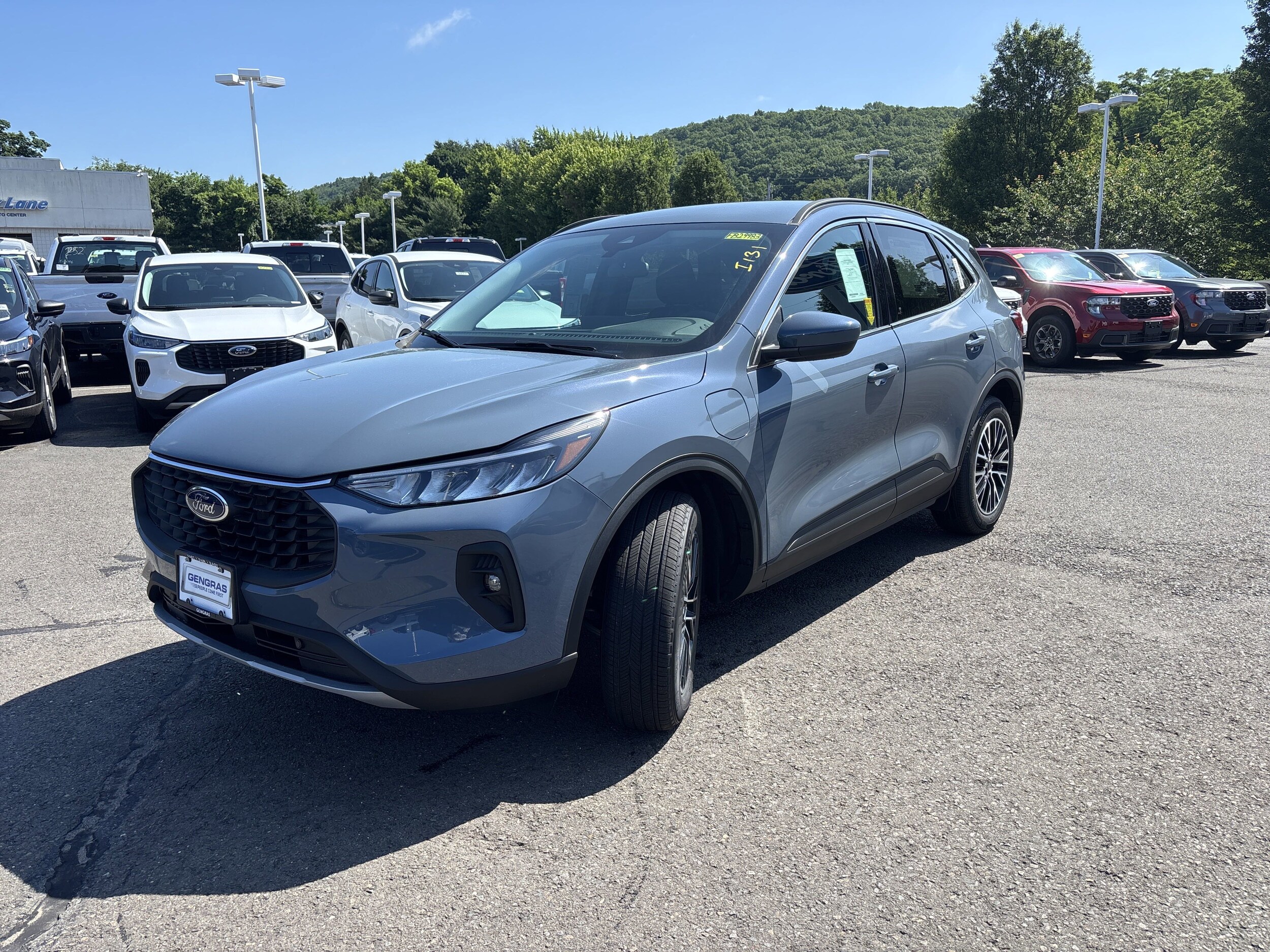 2025 Ford Escape photo 2