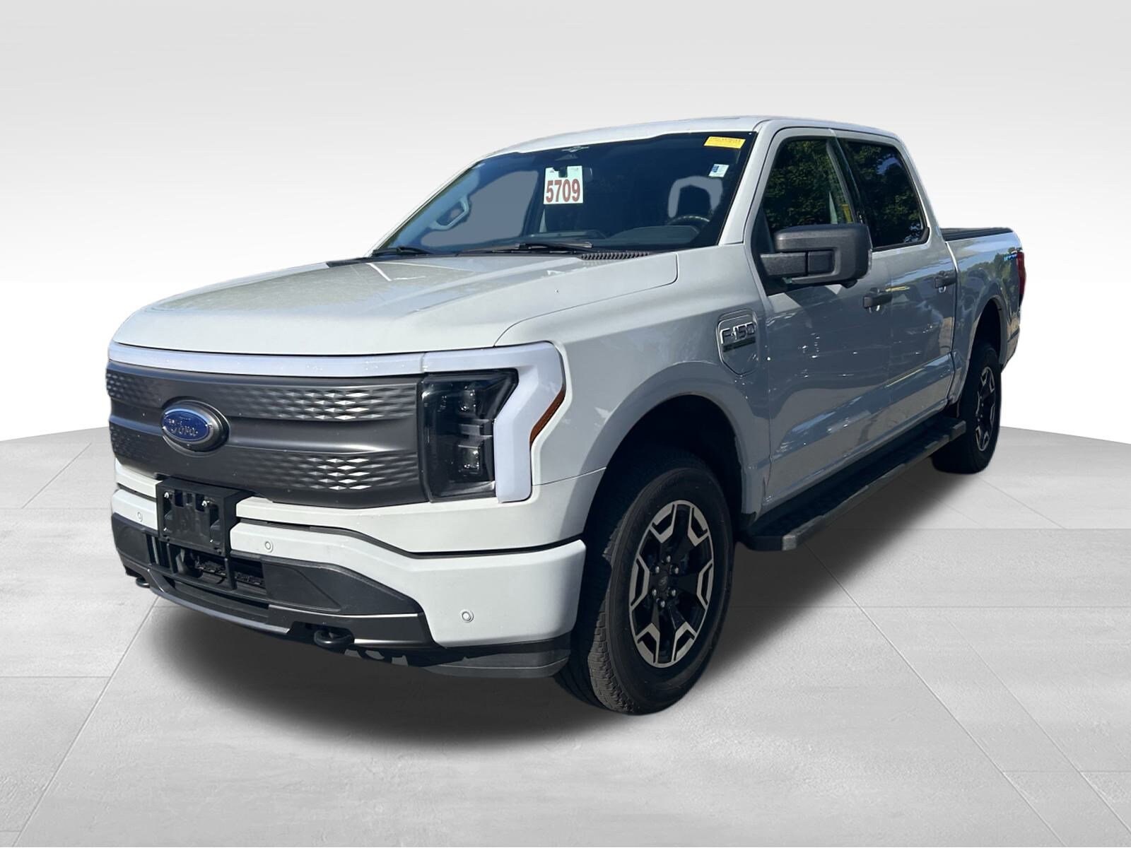 2023 Ford F-150 Lightning XLT photo 4