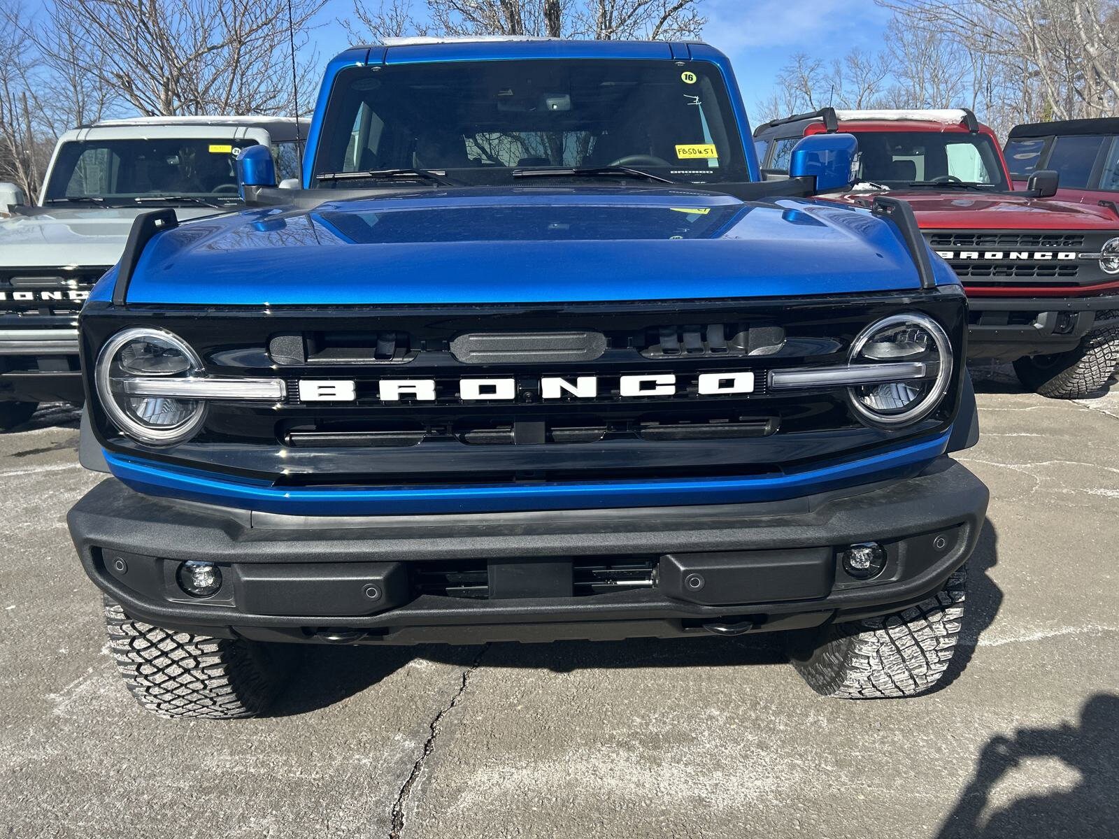 2024 Ford Bronco Outer Banks photo 3
