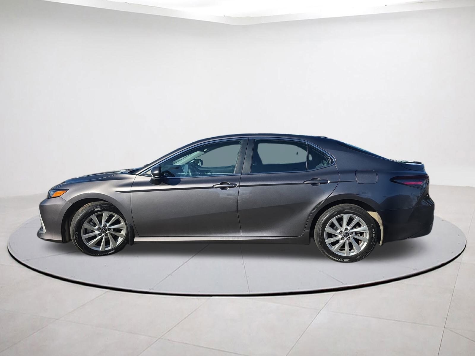 2023 Toyota Camry LE photo 4
