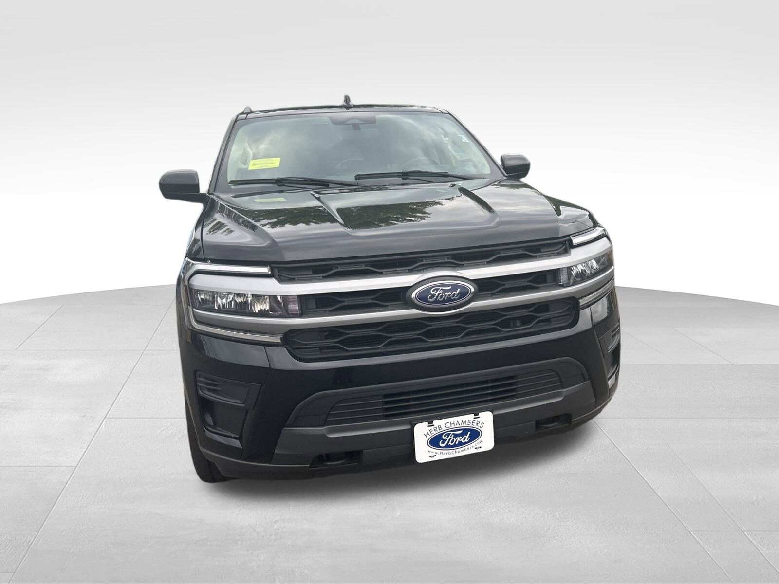 2022 Ford Expedition XLT photo 3
