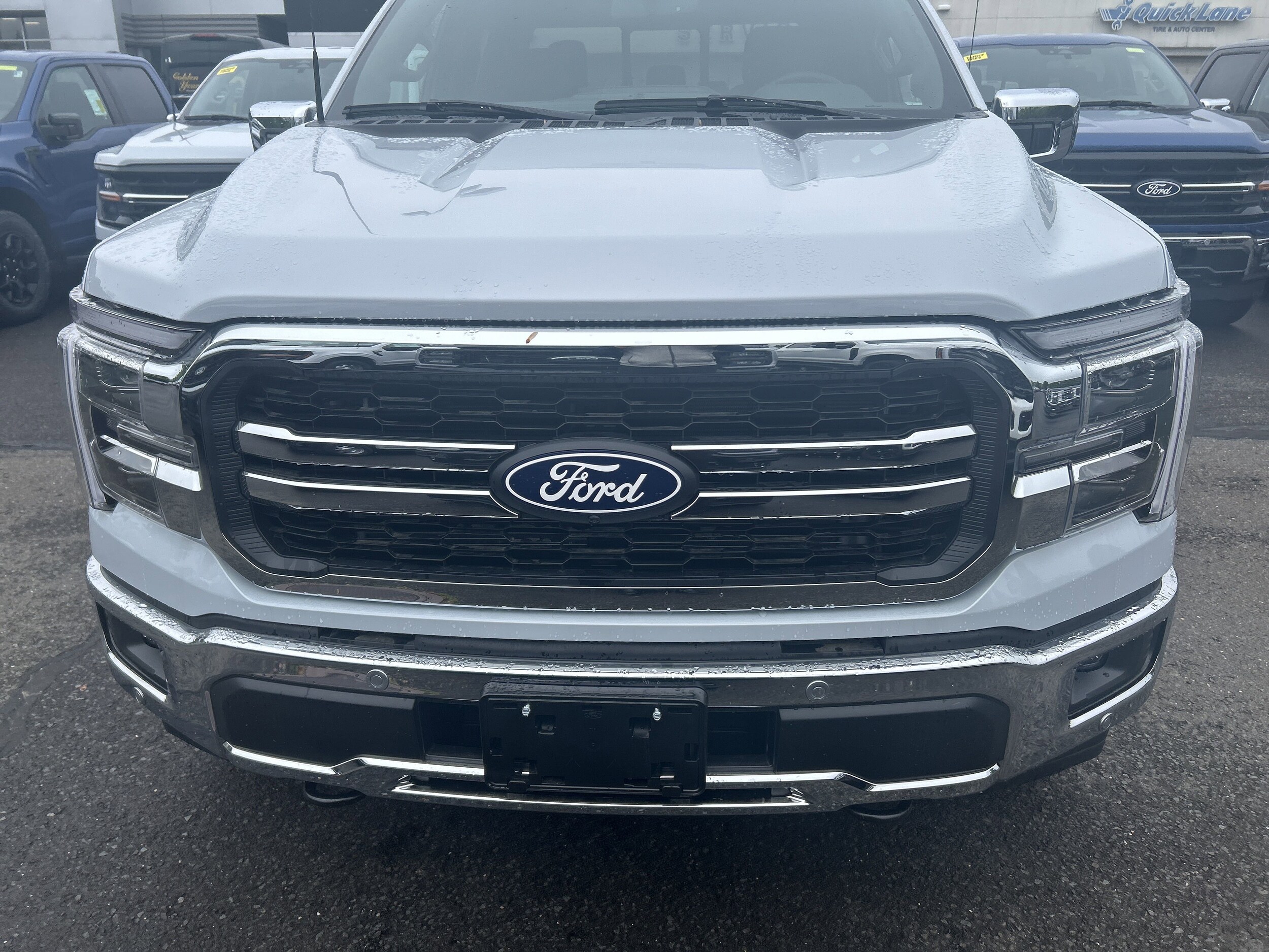 2025 Ford F-150 Lariat photo 4