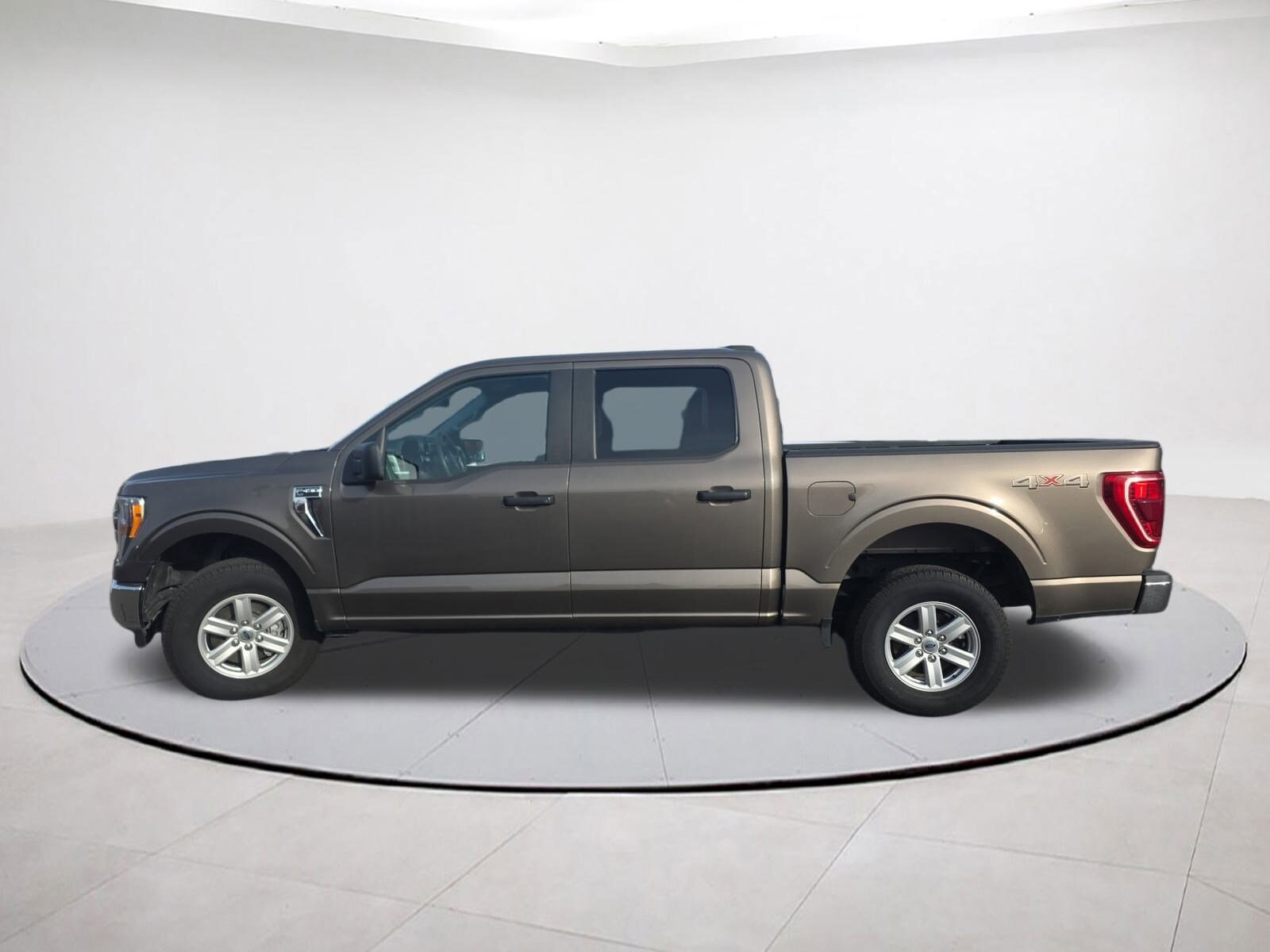 2022 Ford F-150 XLT photo 2