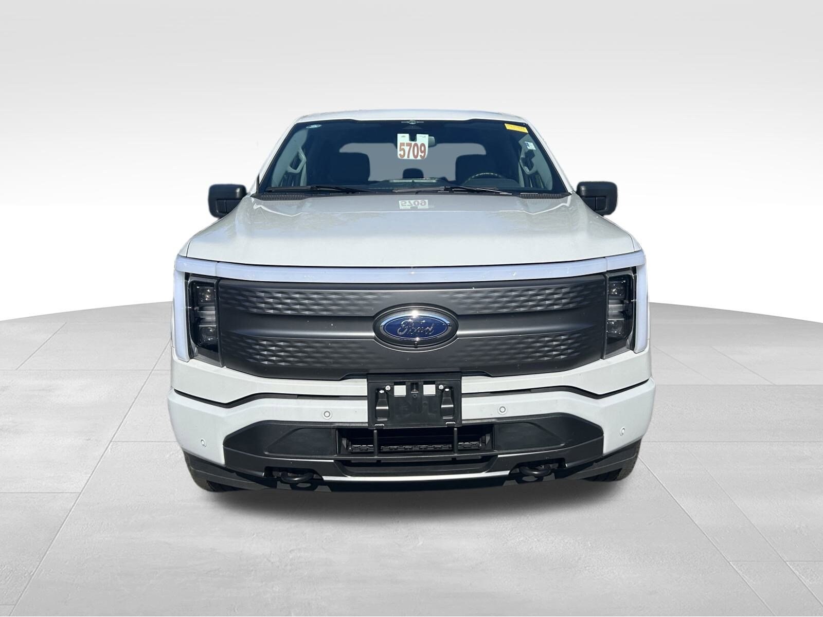 2023 Ford F-150 Lightning XLT photo 3
