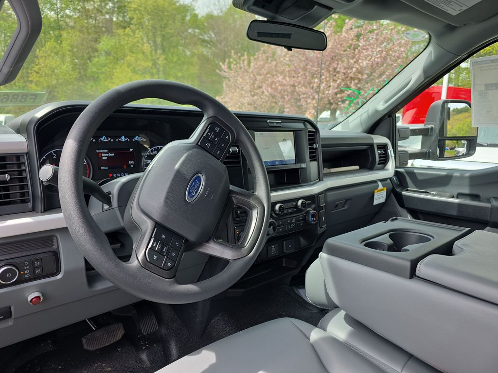 2025 Ford F-550 Super Duty Chassis Cab XL - Photo 18