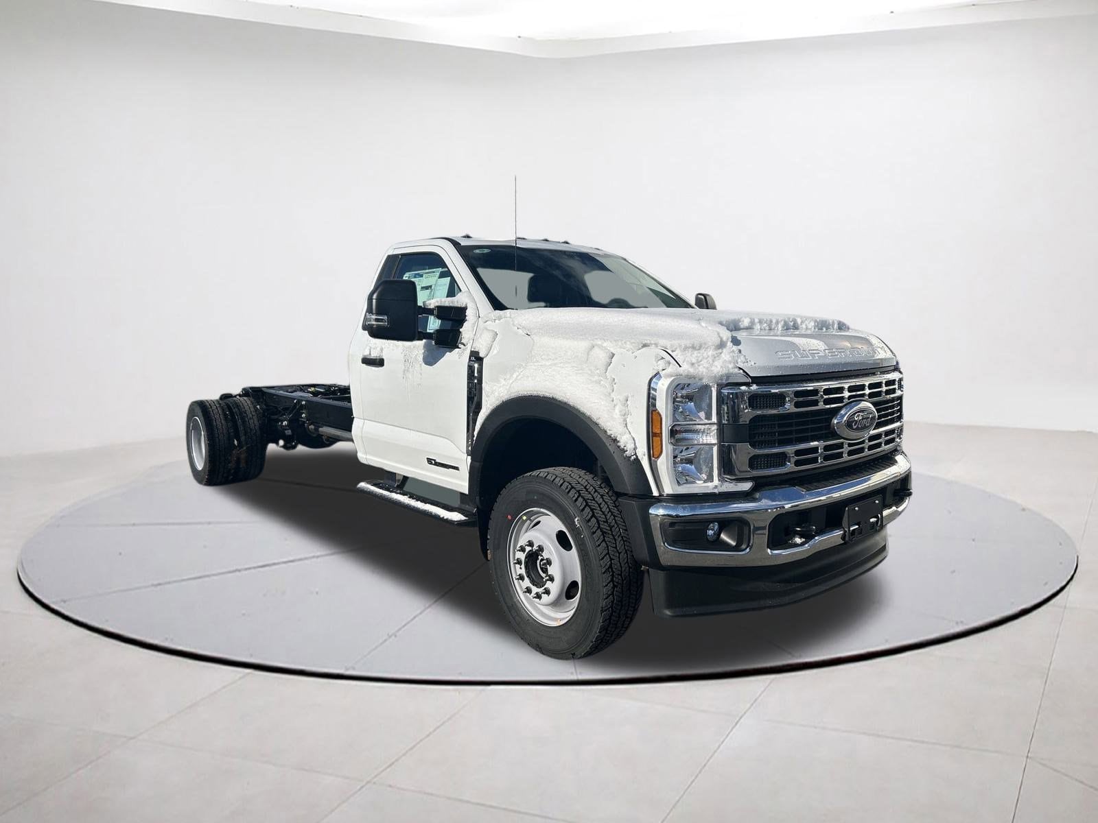 2024 Ford F-600 Super Duty Chassis Cab XL