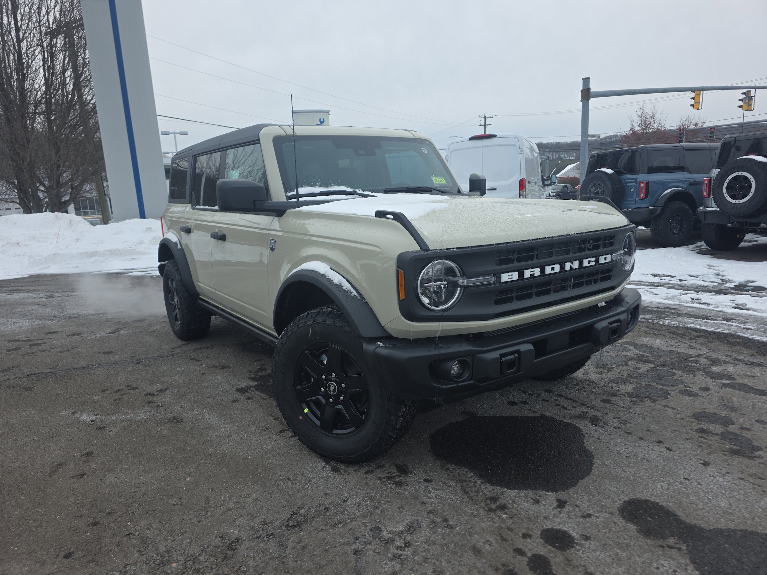 2025 Ford Bronco 4-Door Big Bend's photo