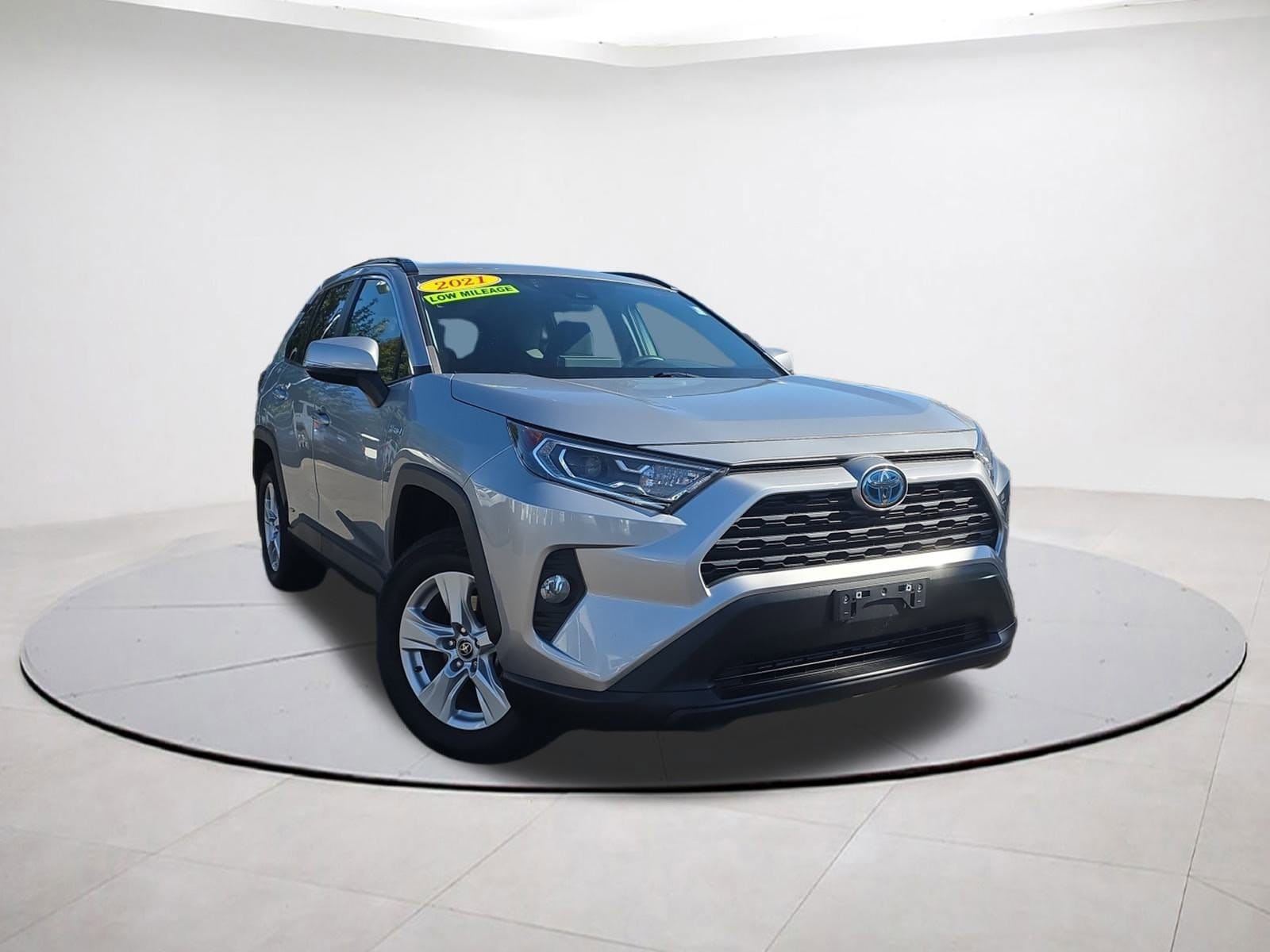 2021 Toyota RAV4 XLE's photo