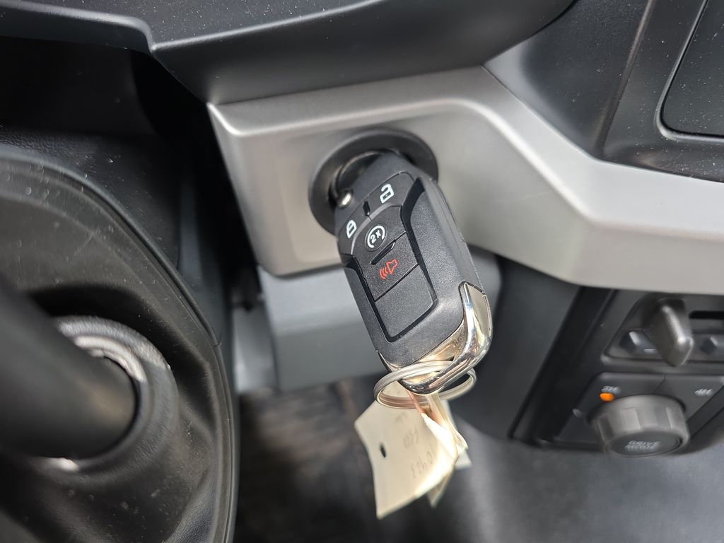 2025 Ford F-550 Super Duty Chassis Cab XL - Photo 38