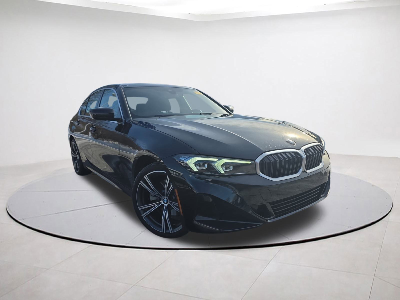 2024 BMW 3 Series 330i's photo