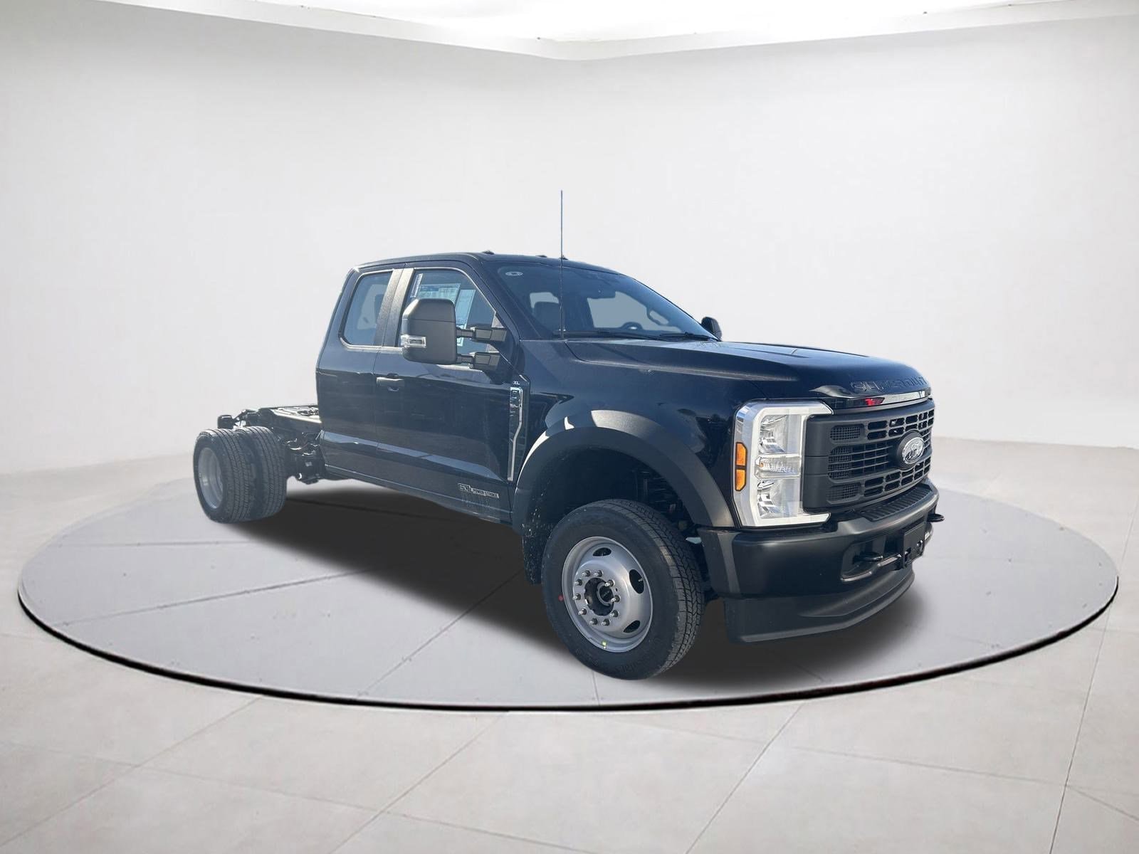 2025 Ford F-450 Super Duty Chassis Cab XL's photo