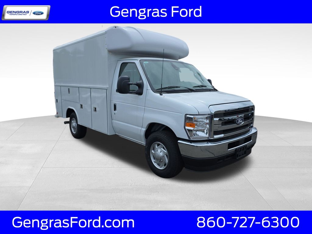 2026 Ford E-Series SRW E-350 Super Duty 138 in WB's photo