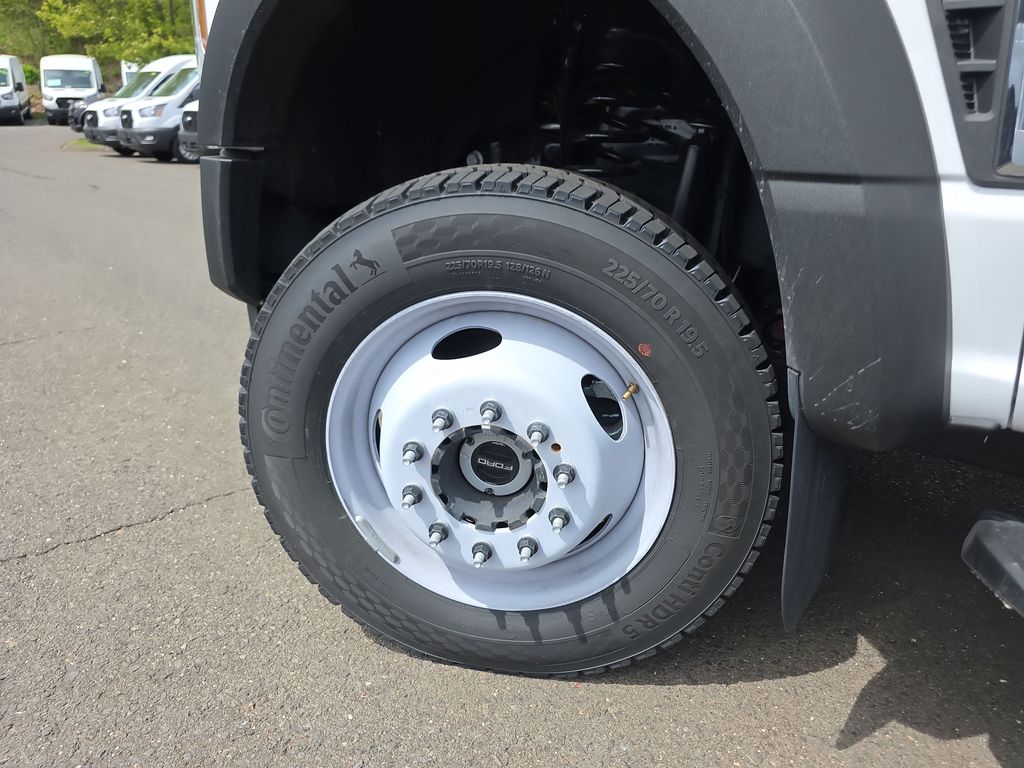 2025 Ford F-550 Super Duty Chassis Cab XL - Photo 13