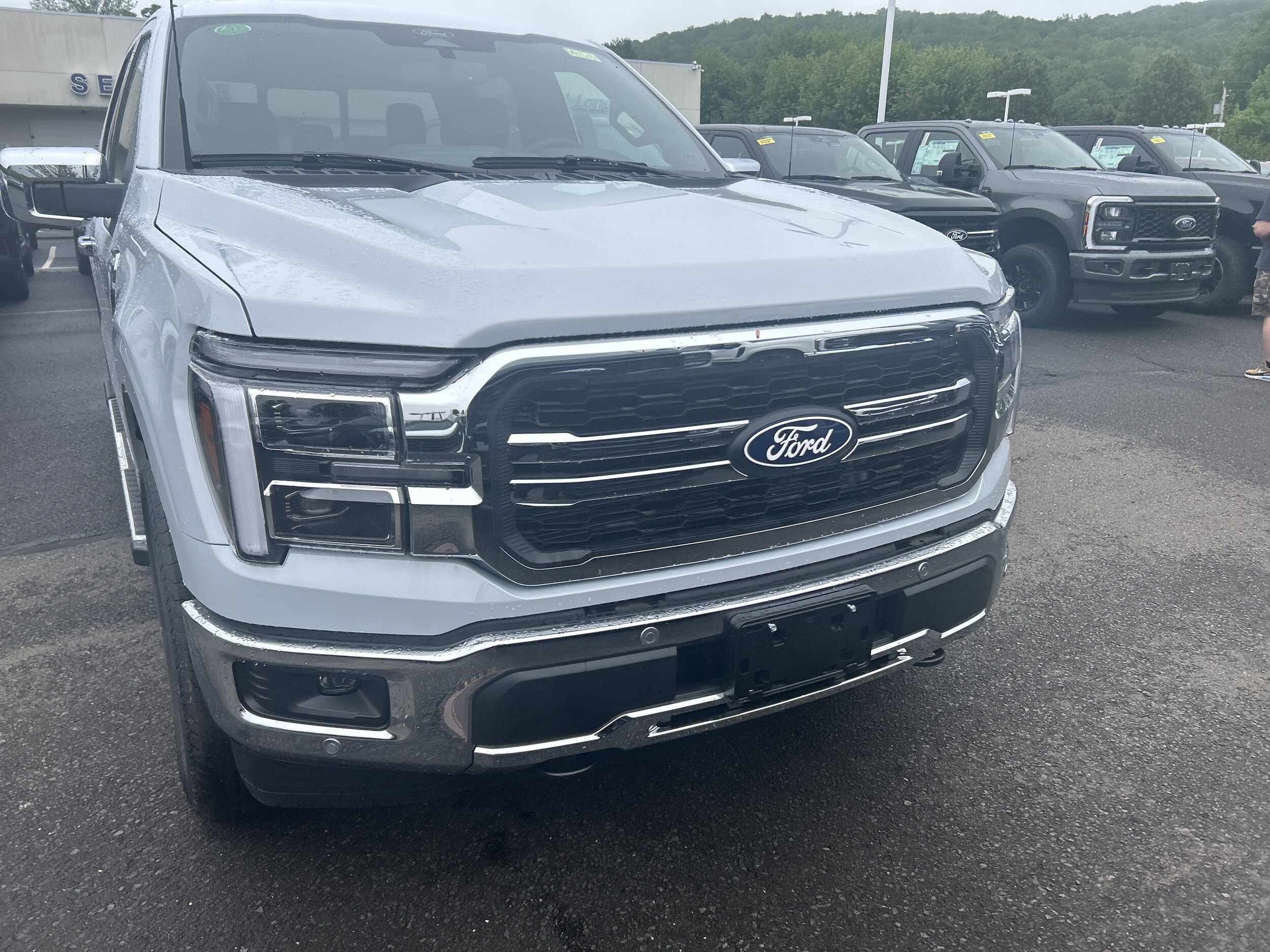 2025 Ford F-150 Lariat photo 3
