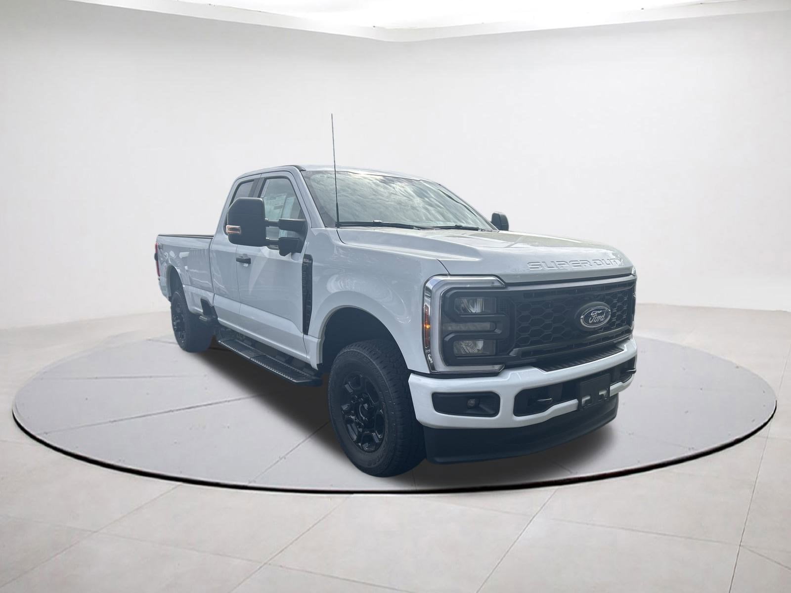 2025 Ford F-350 Super Duty XL's photo