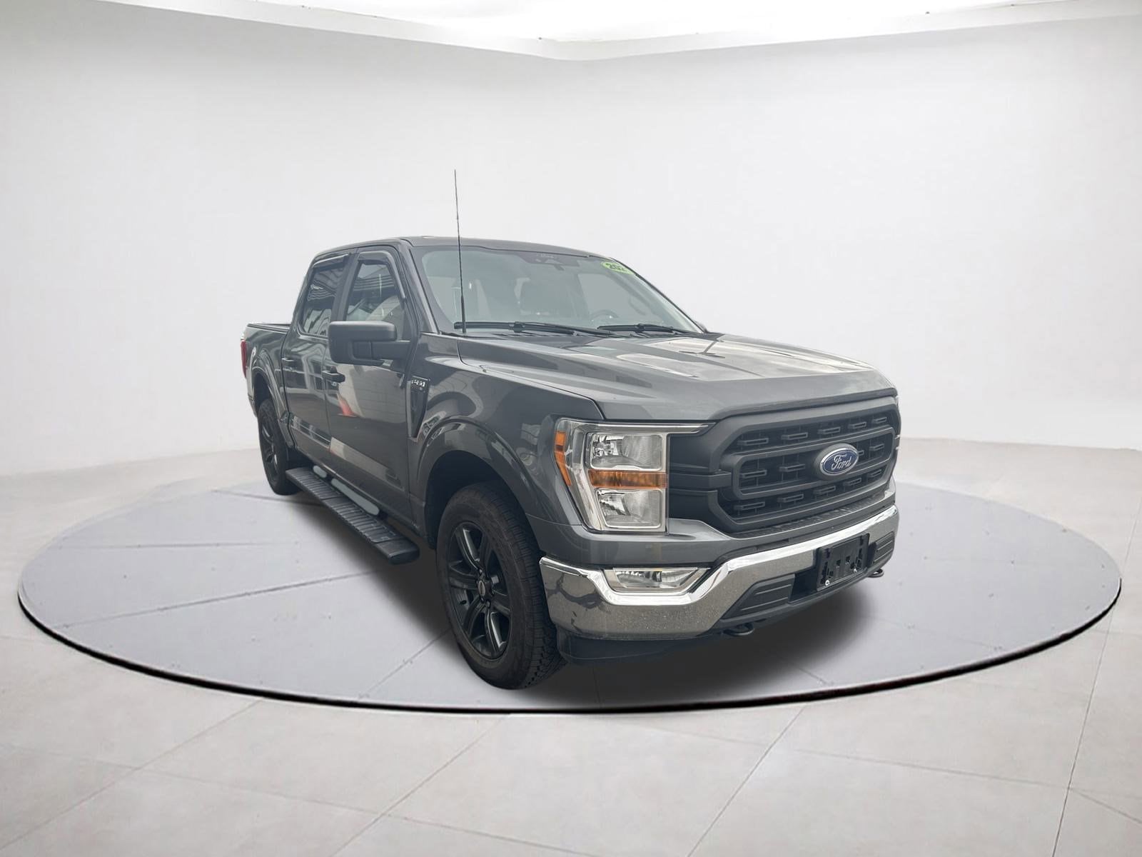 2021 Ford F-150 XL's photo