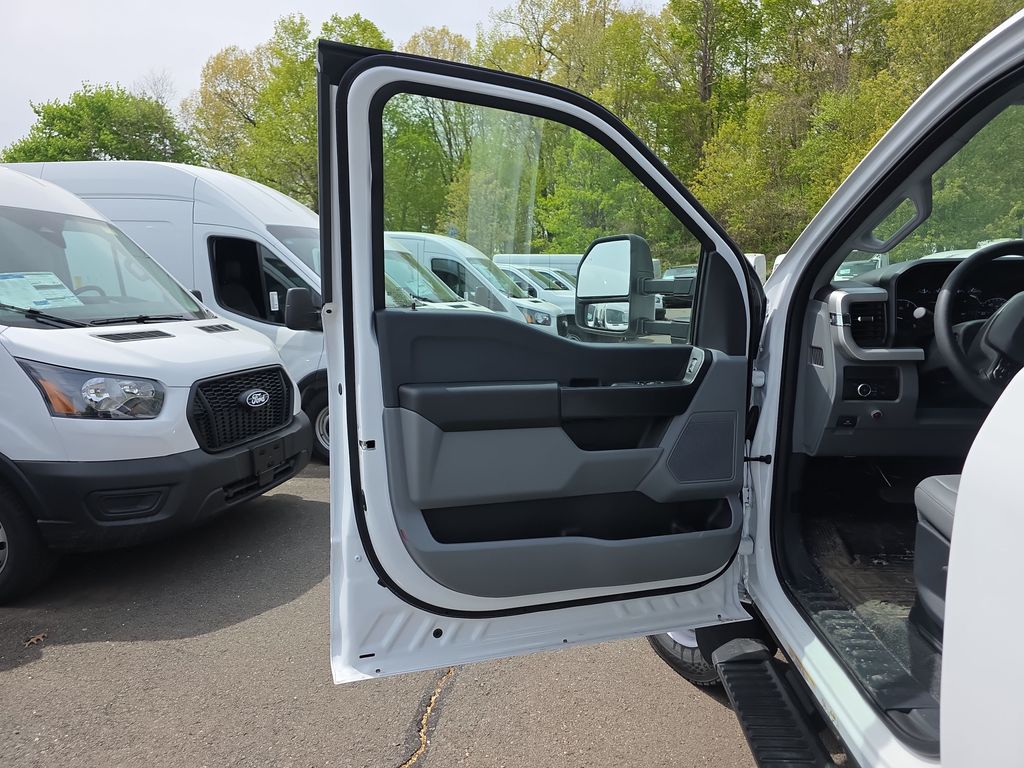 2025 Ford F-550 Super Duty Chassis Cab XL - Photo 19