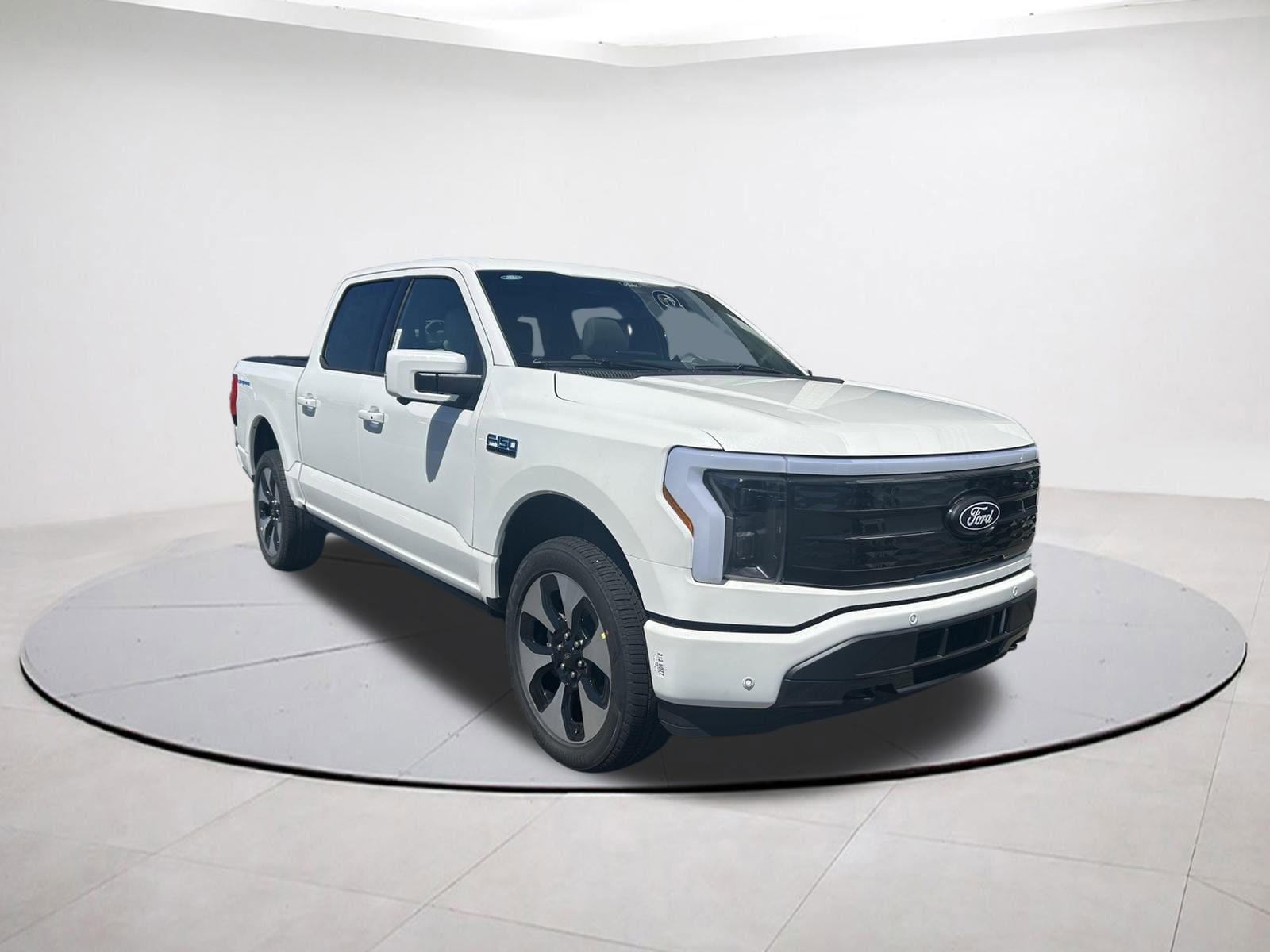2025 Ford F-150 Lightning Platinum's photo