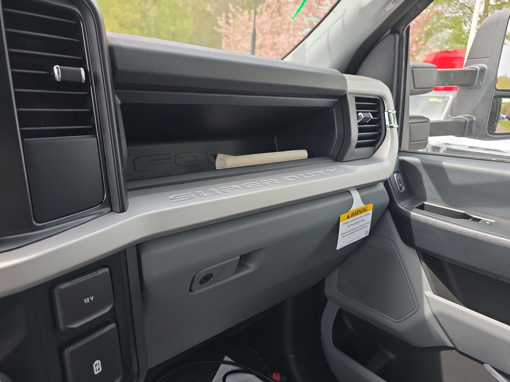 2025 Ford F-550 Super Duty Chassis Cab XL - Photo 39