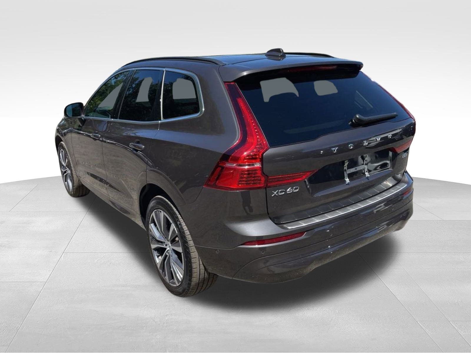2022 Volvo XC60 B5 Momentum photo 4