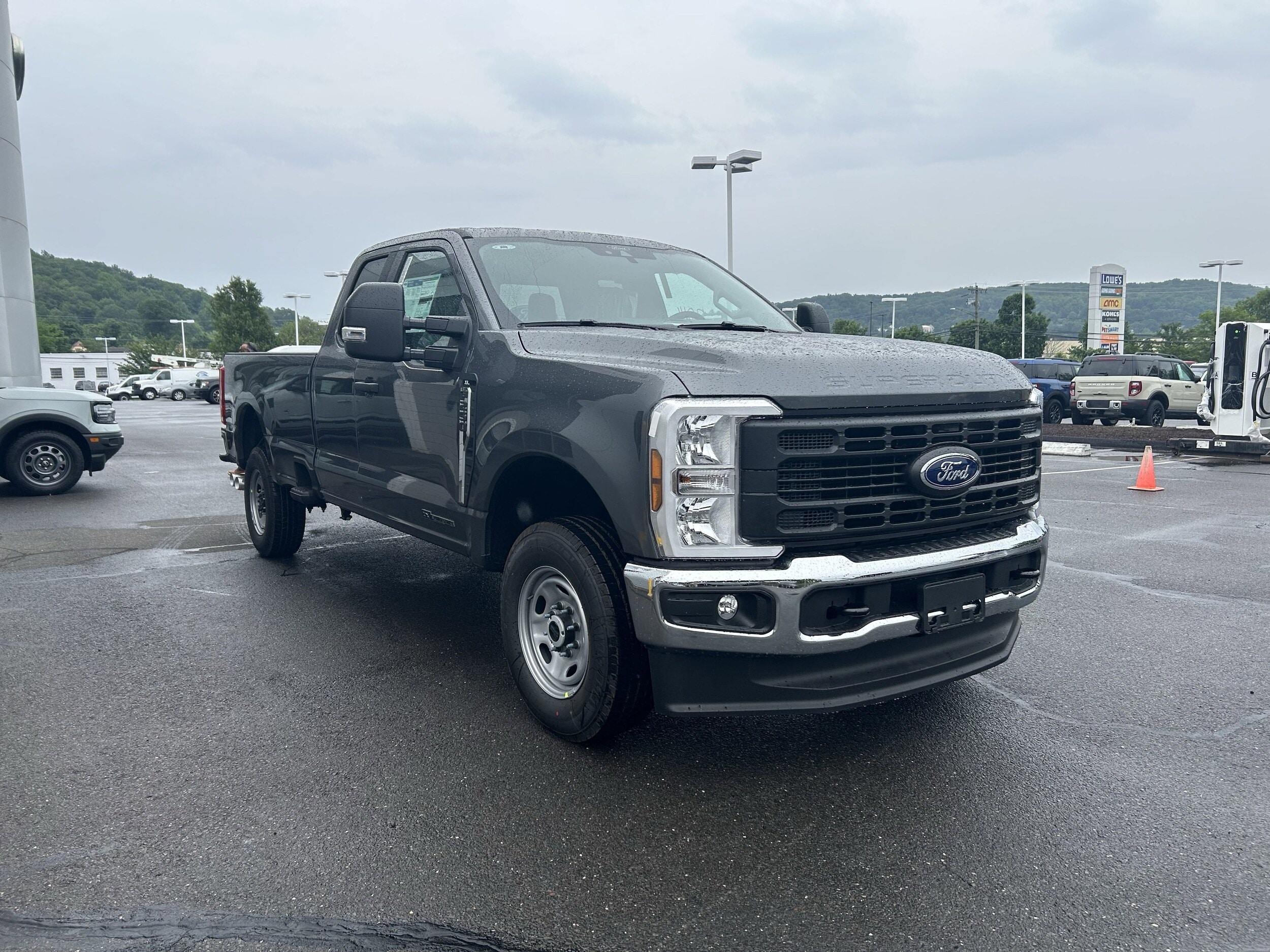 2025 Ford F-250 Super Duty XL's photo