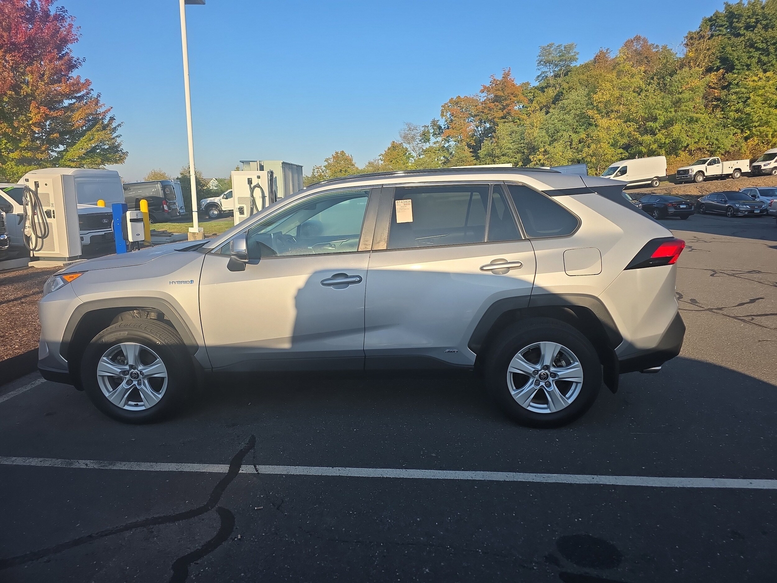 2021 Toyota RAV4 Hybrid XLE photo 3